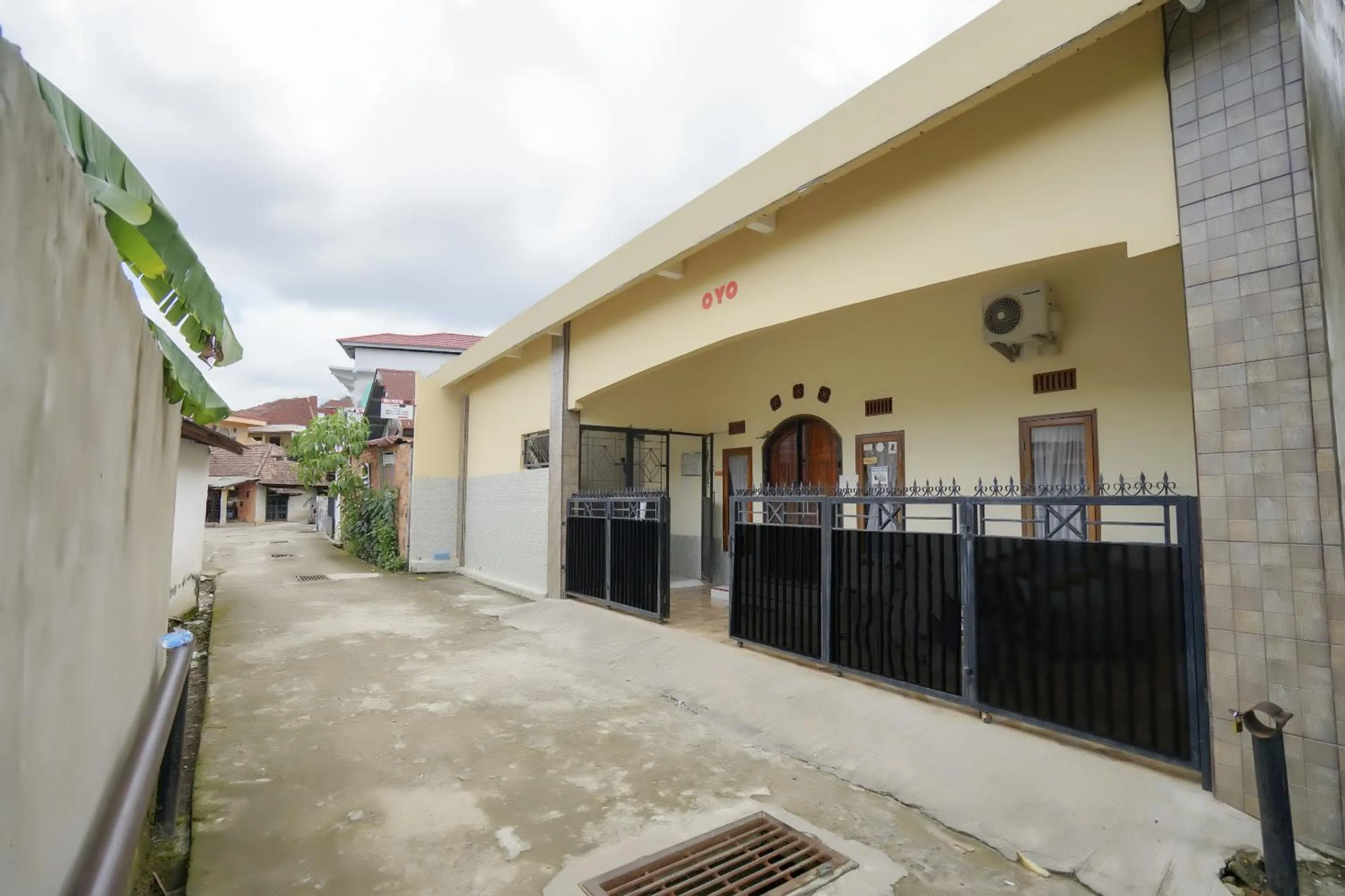 Property Building in OYO 2933 Wisma Hiro Pertiwi