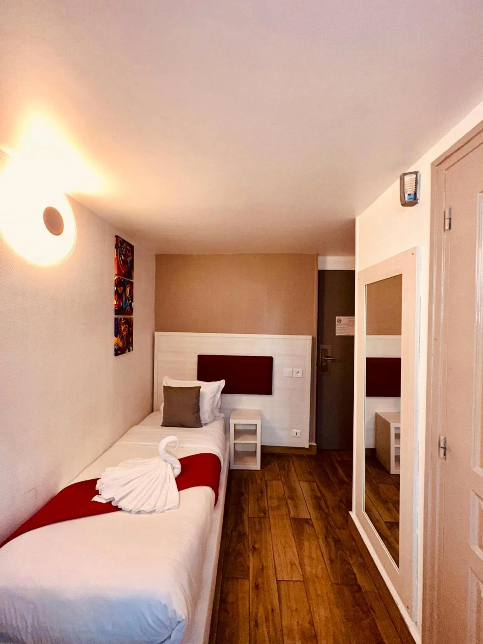 Single Room in Pavillon Opéra Lafayette