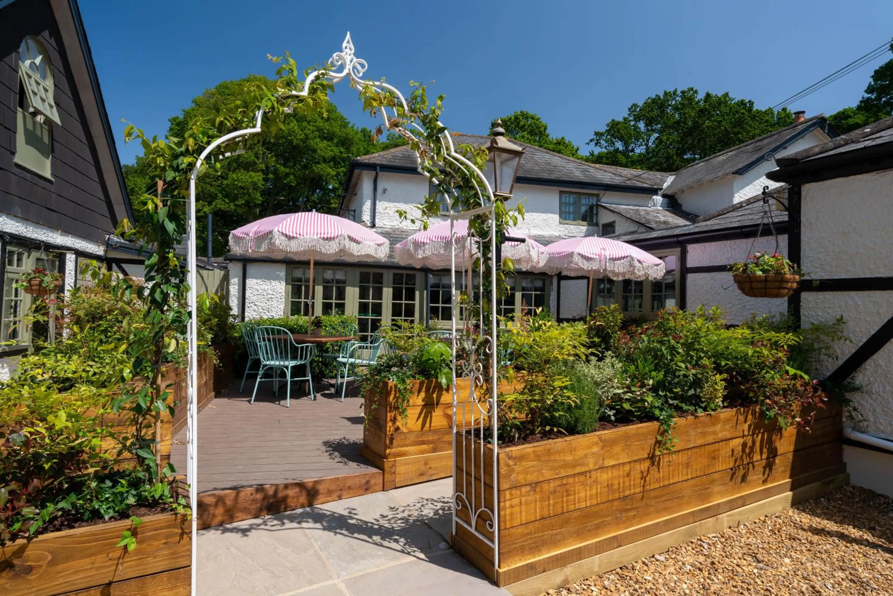 Property building in High Corner Inn