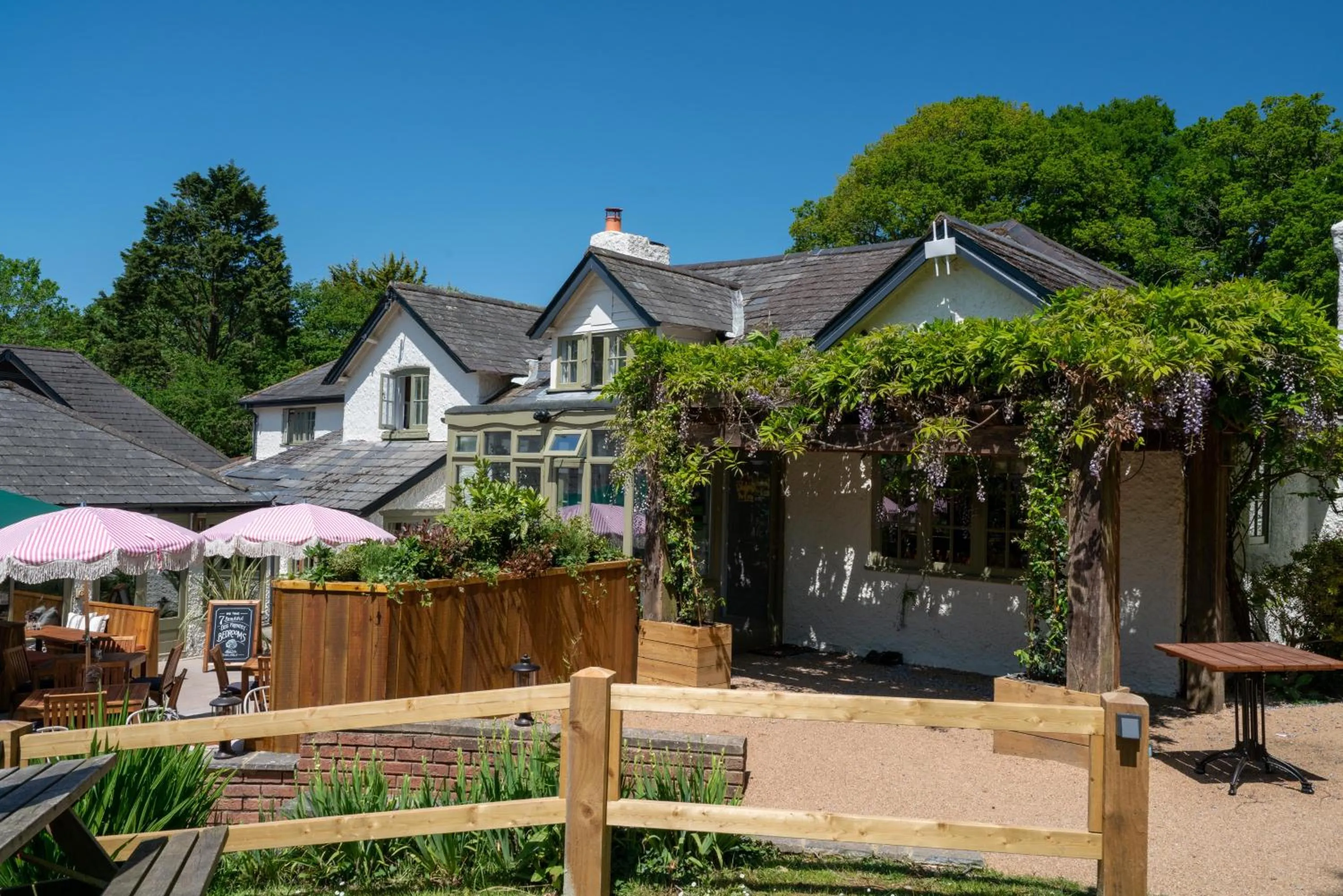 Property building in High Corner Inn
