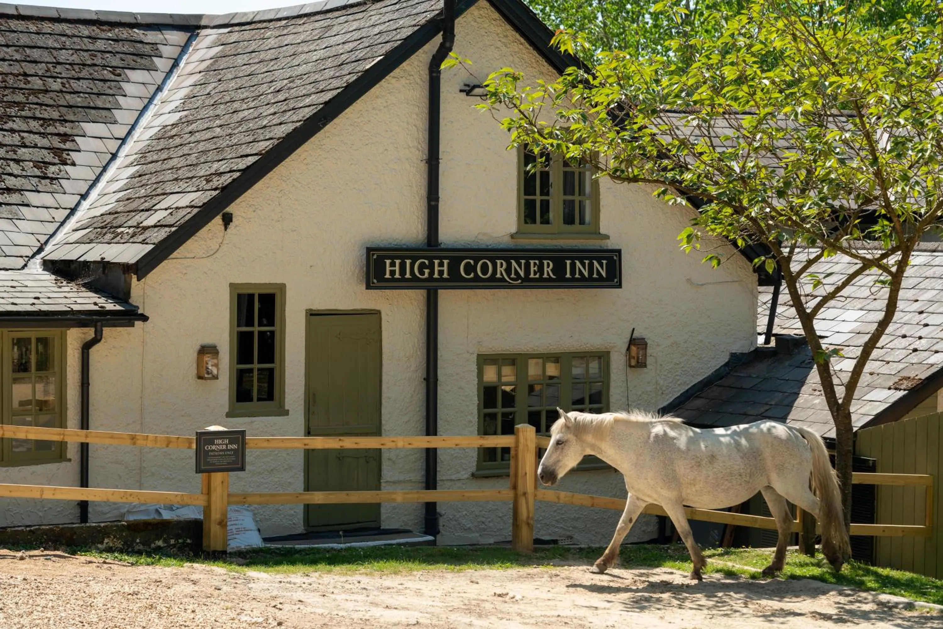 Property building in High Corner Inn