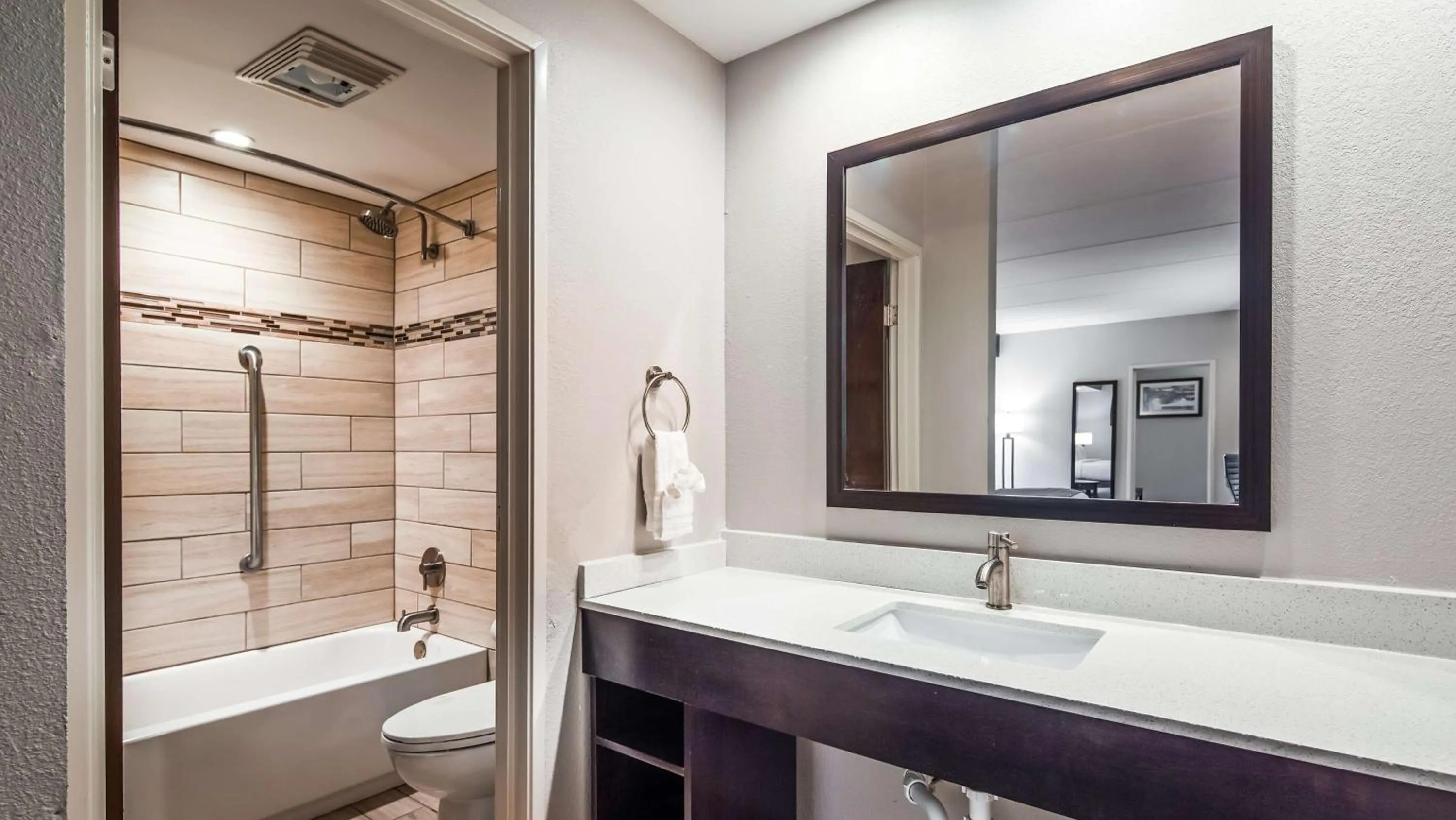 Queen Room with Two Queen Beds - Non-Smoking in Best Western Sevierville/Kodak Inn