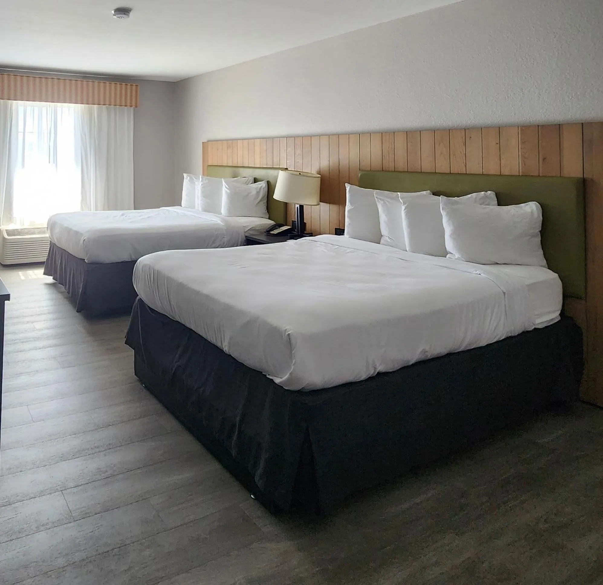 Queen Room with Two Queen Beds - Non-Smoking in Country Inn & Suites by Radisson, Topeka West, KS