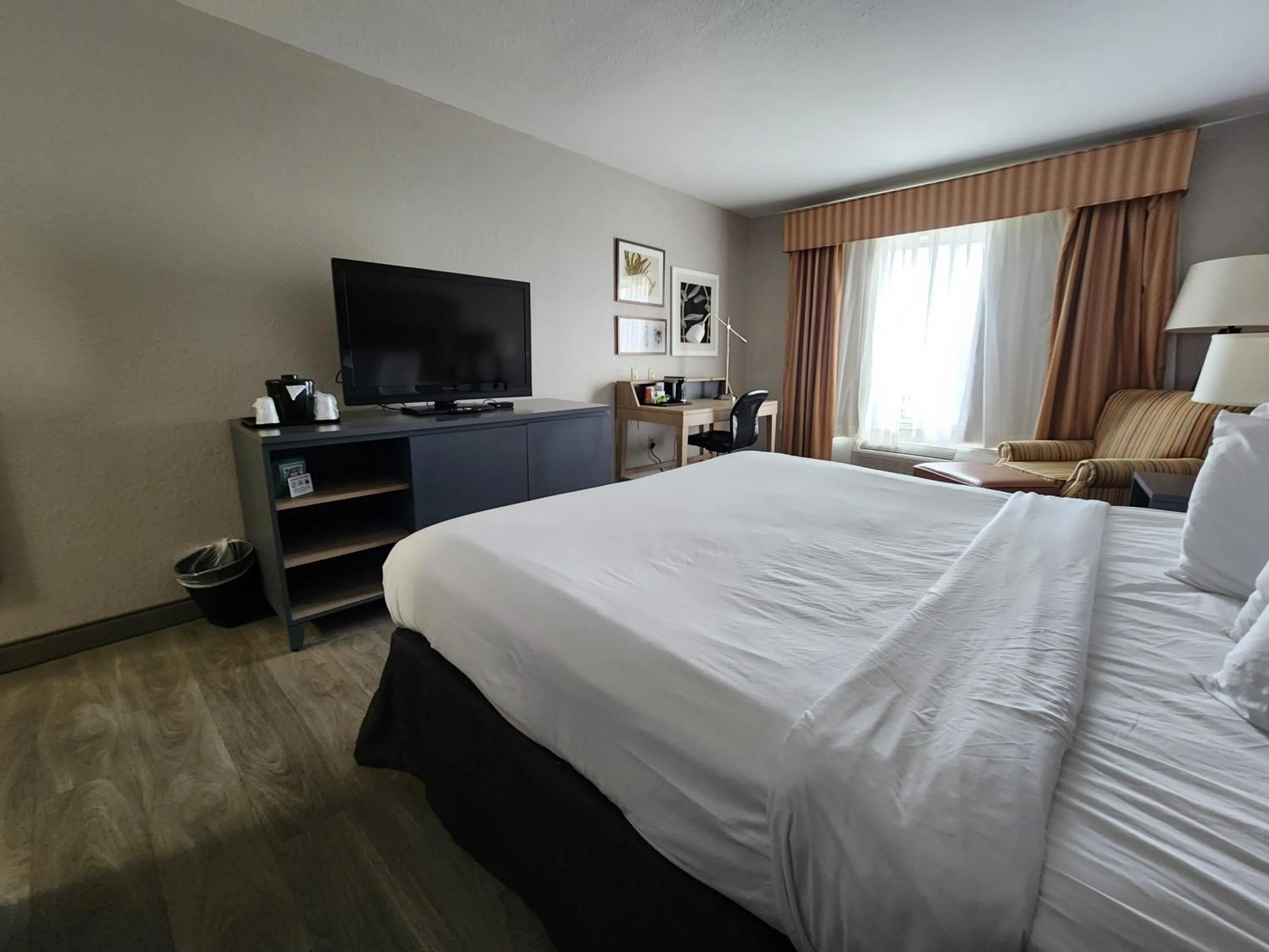 King Room - Non-Smoking in Country Inn & Suites by Radisson, Topeka West, KS