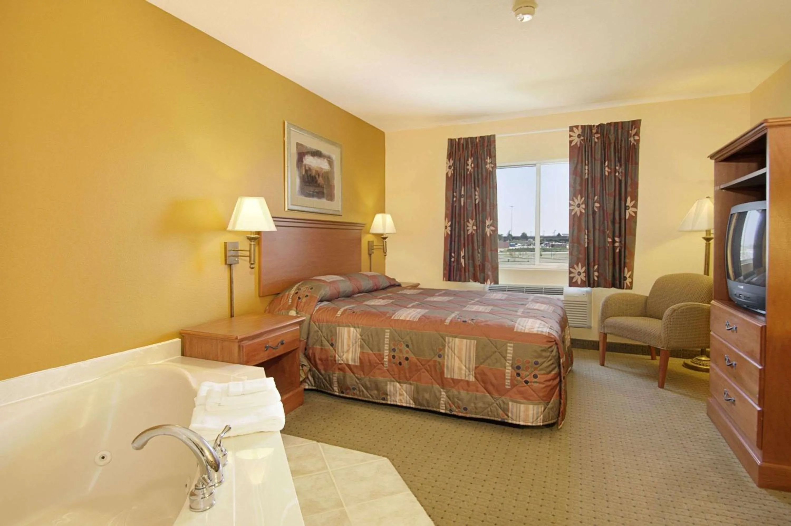 Queen Room - Non-Smoking in Super 8 by Wyndham Topeka at Forbes Landing