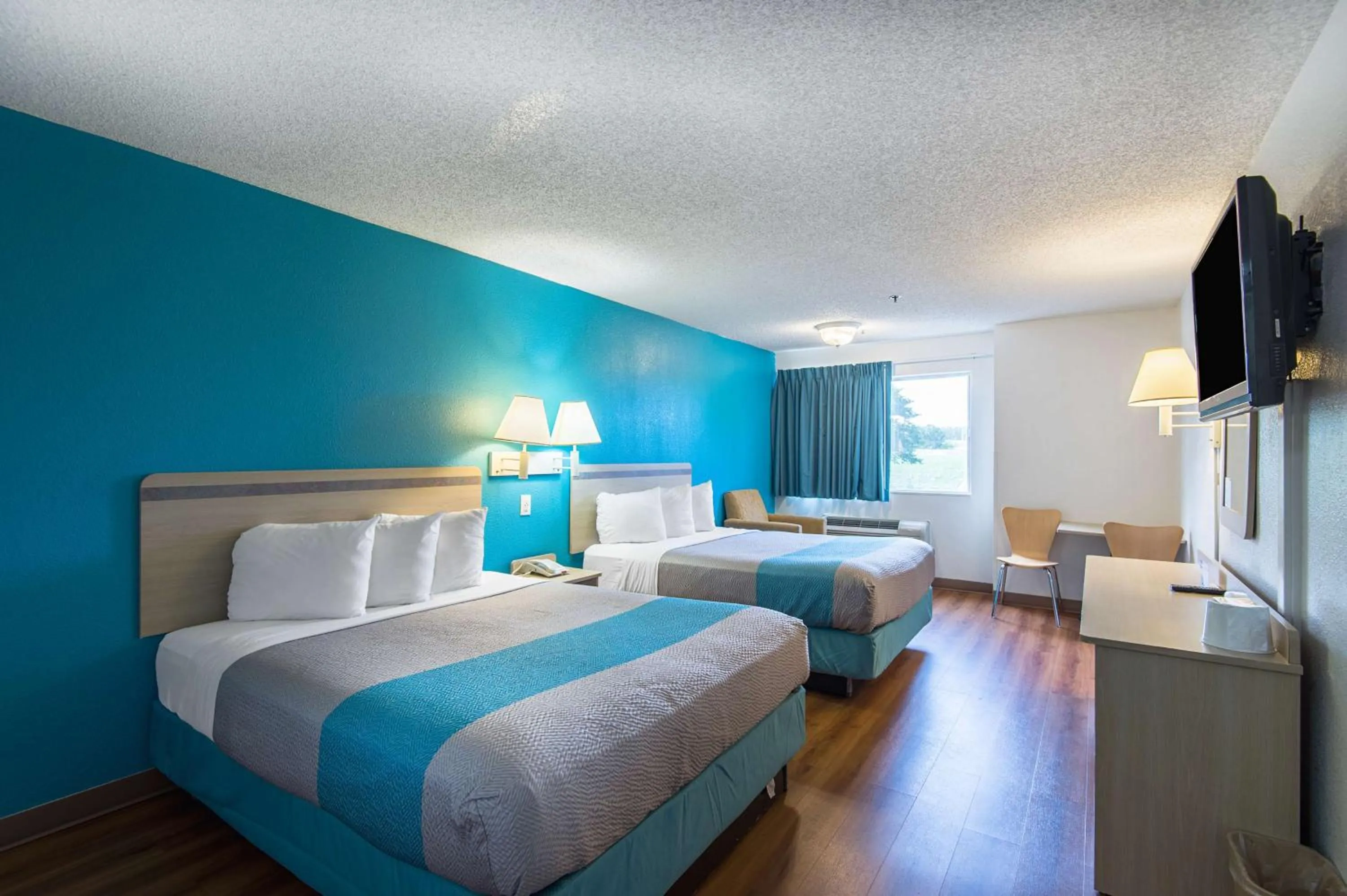 Deluxe Queen Room with Two Queen Beds - Non-Smoking in Motel 6-Lawrence, KS