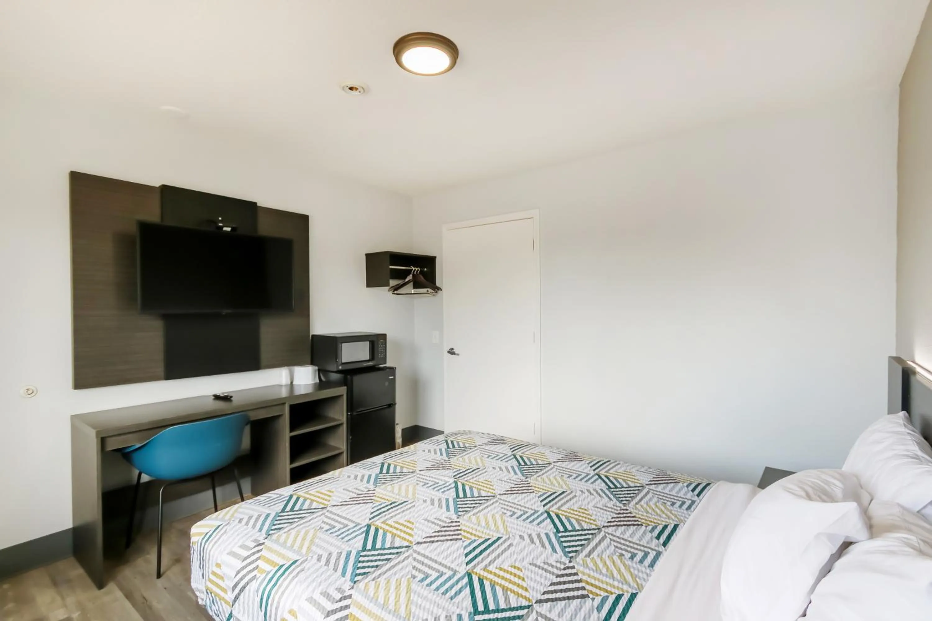 Queen Bed Non-Smoking in Home 6 by Townhouse Topeka KS I 70