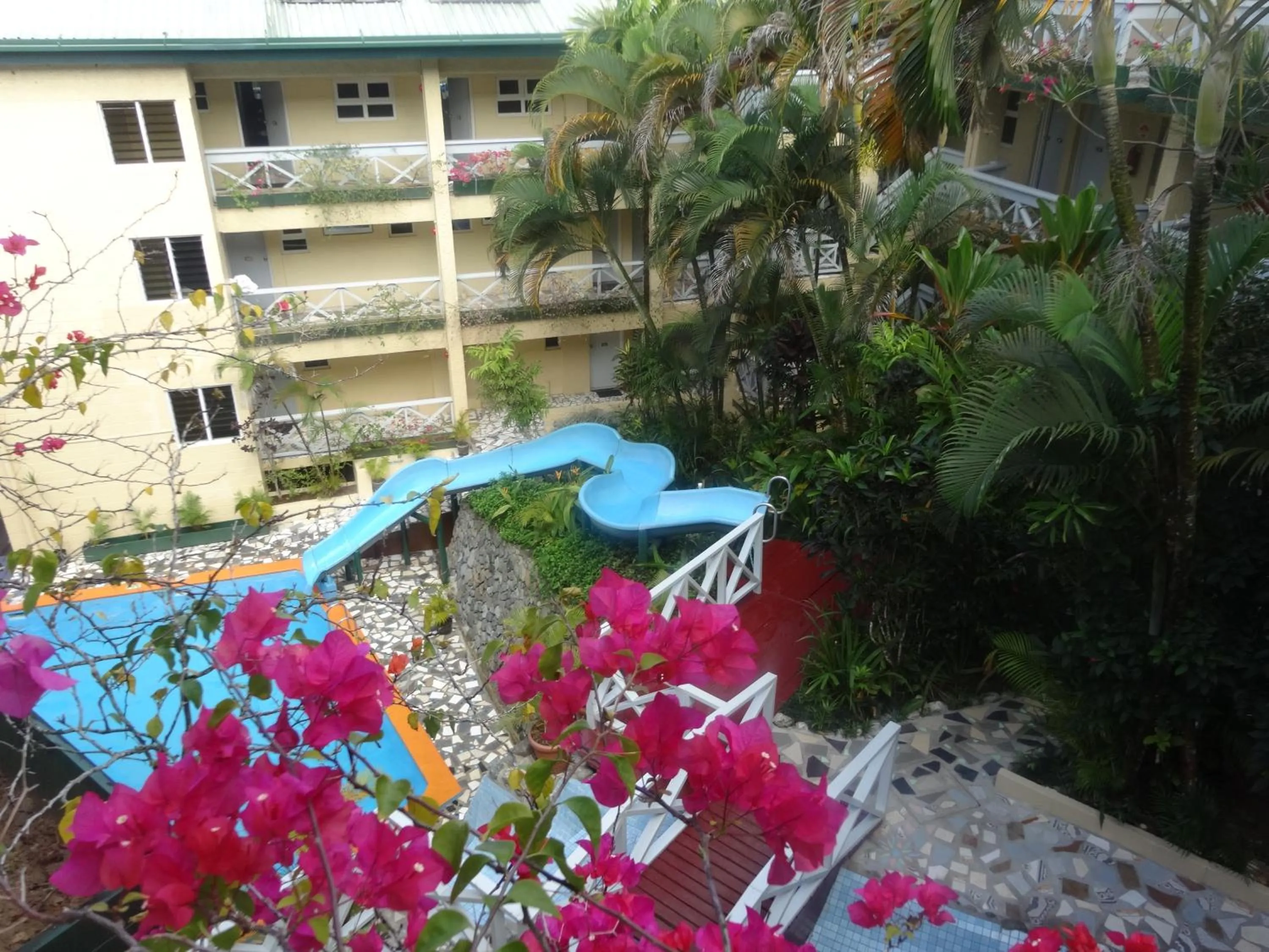 Swimming pool in Suva Motor Inn