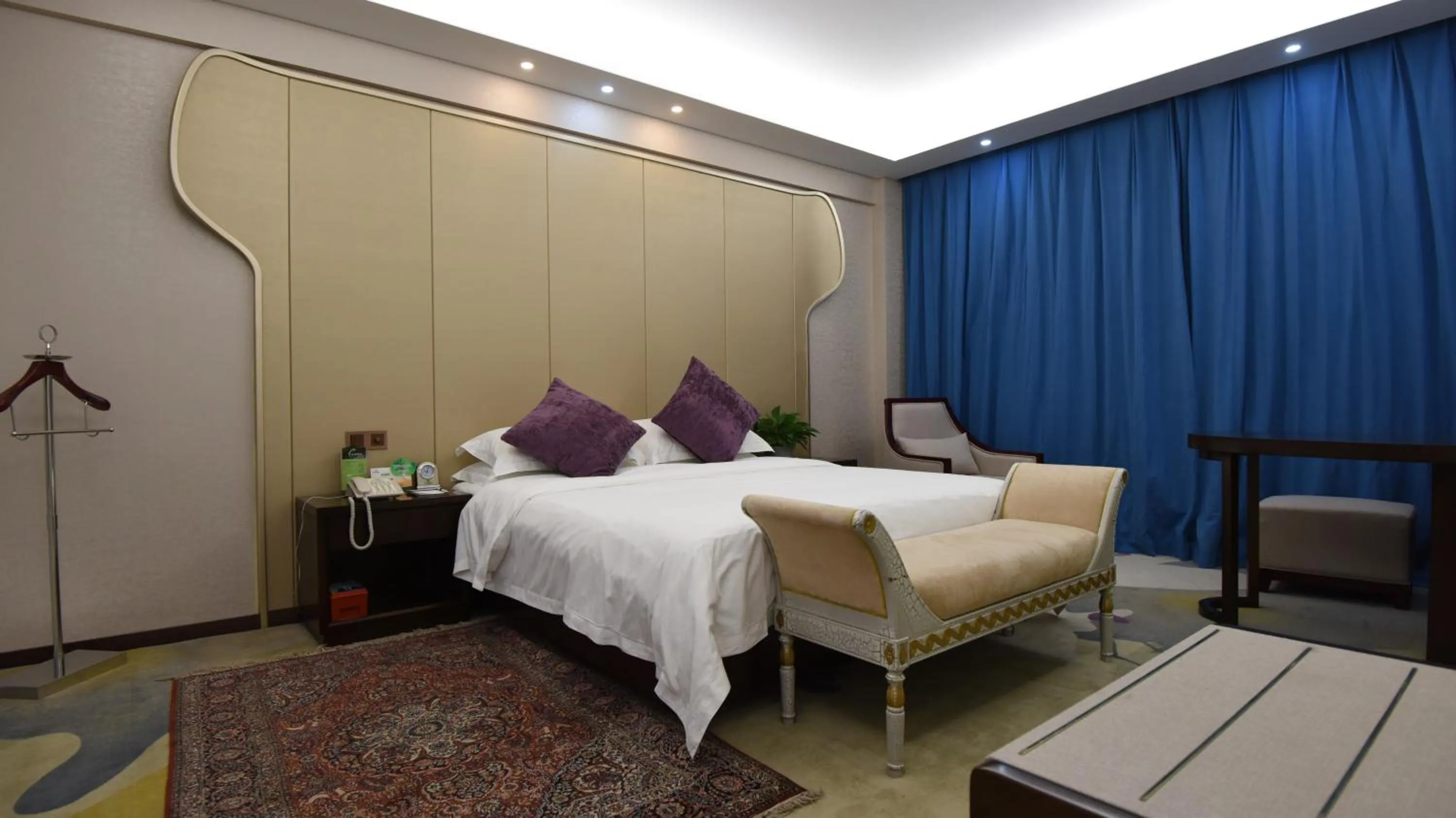 Queen Suite in Dunhuang Hotel