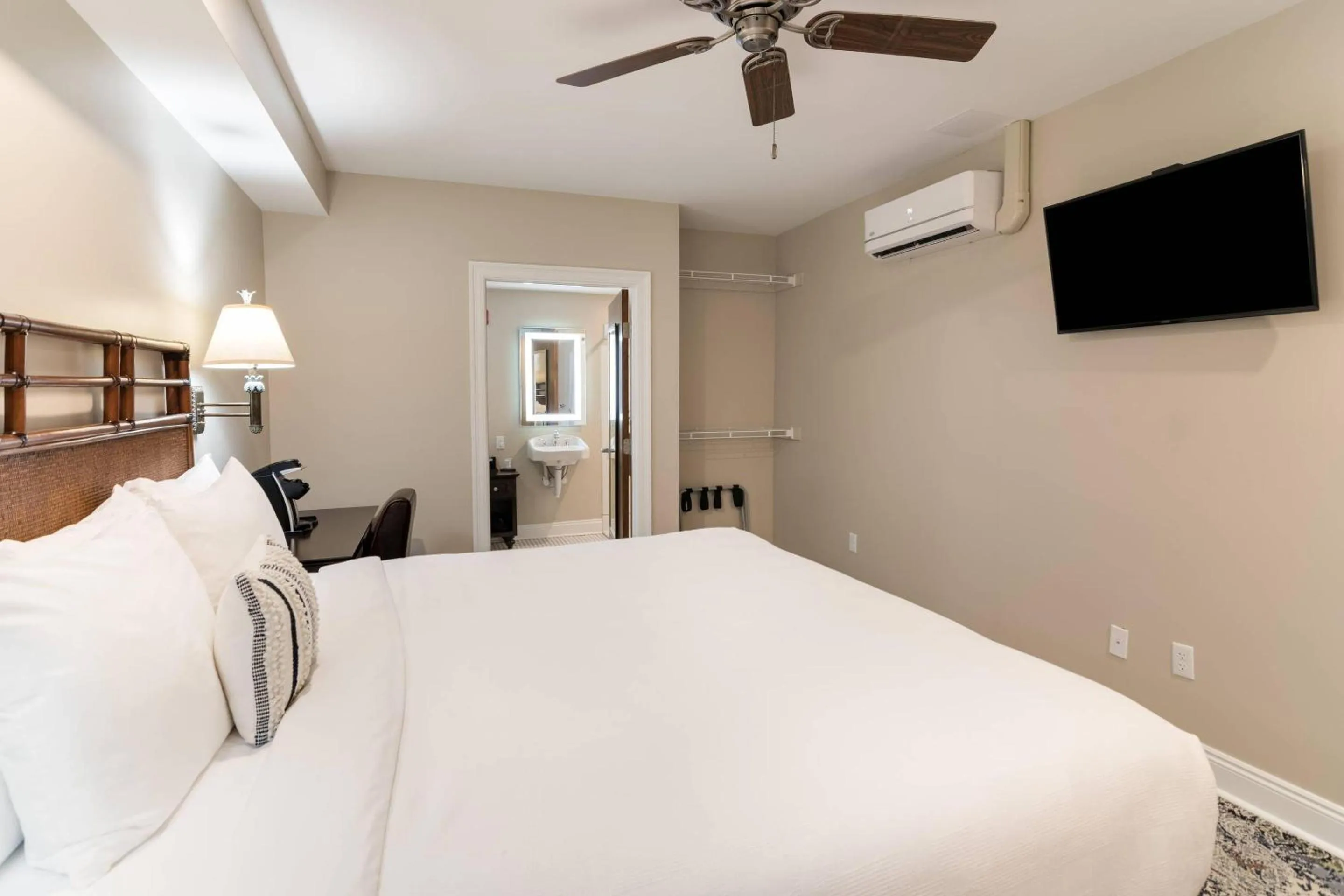 King Room - Accessible/Non-Smoking in The Port Inn - Port St Joe, an Ascend Collection Hotel