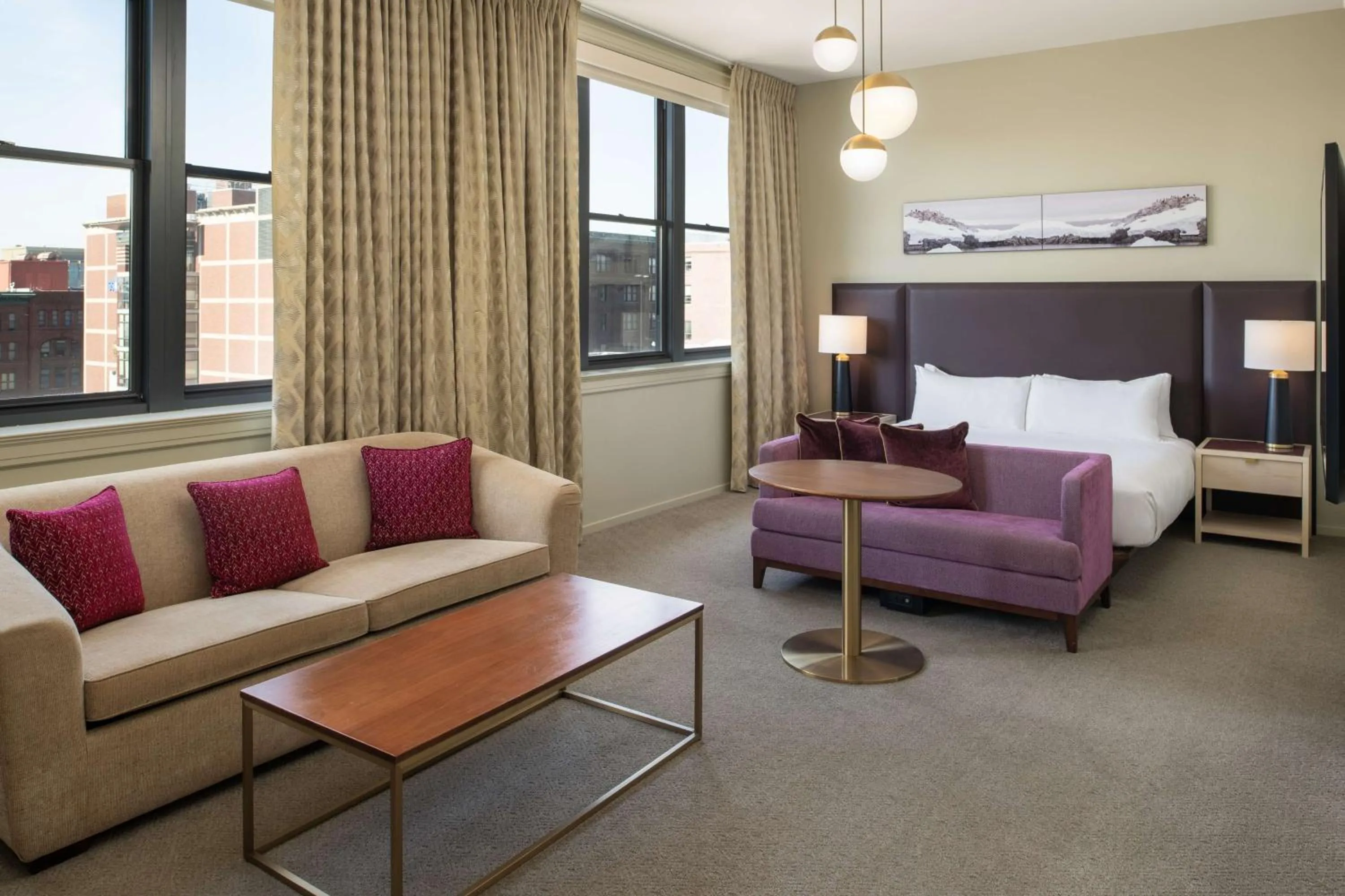 King Studio Suite - City View in Hotel Savoy Kansas City, Tapestry Collection by Hilton