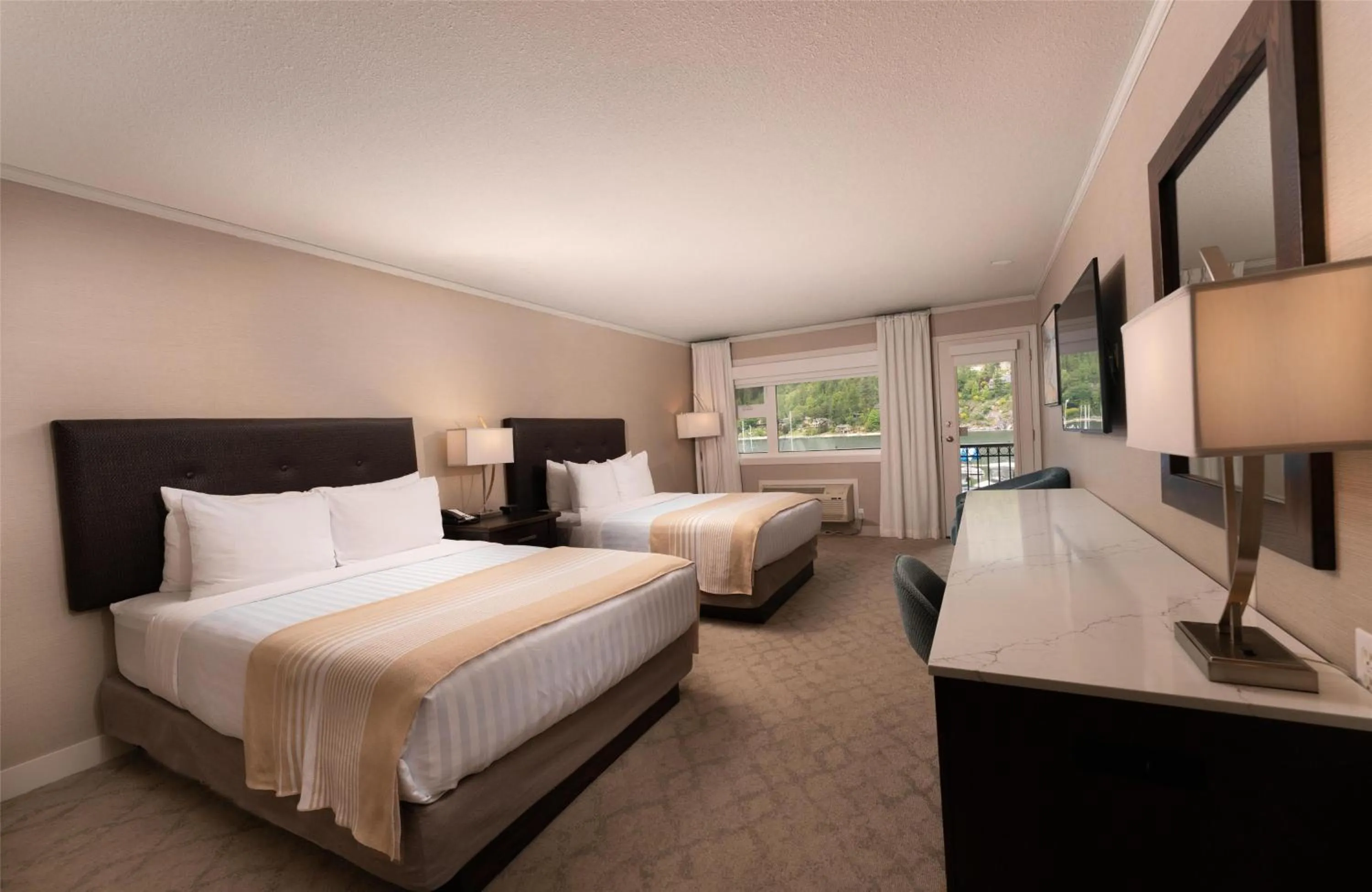 Queen Room with Two Queen Beds and Spa Tub - Balcony/Lake View in Prestige Lakeside Resort, WorldHotels Elite