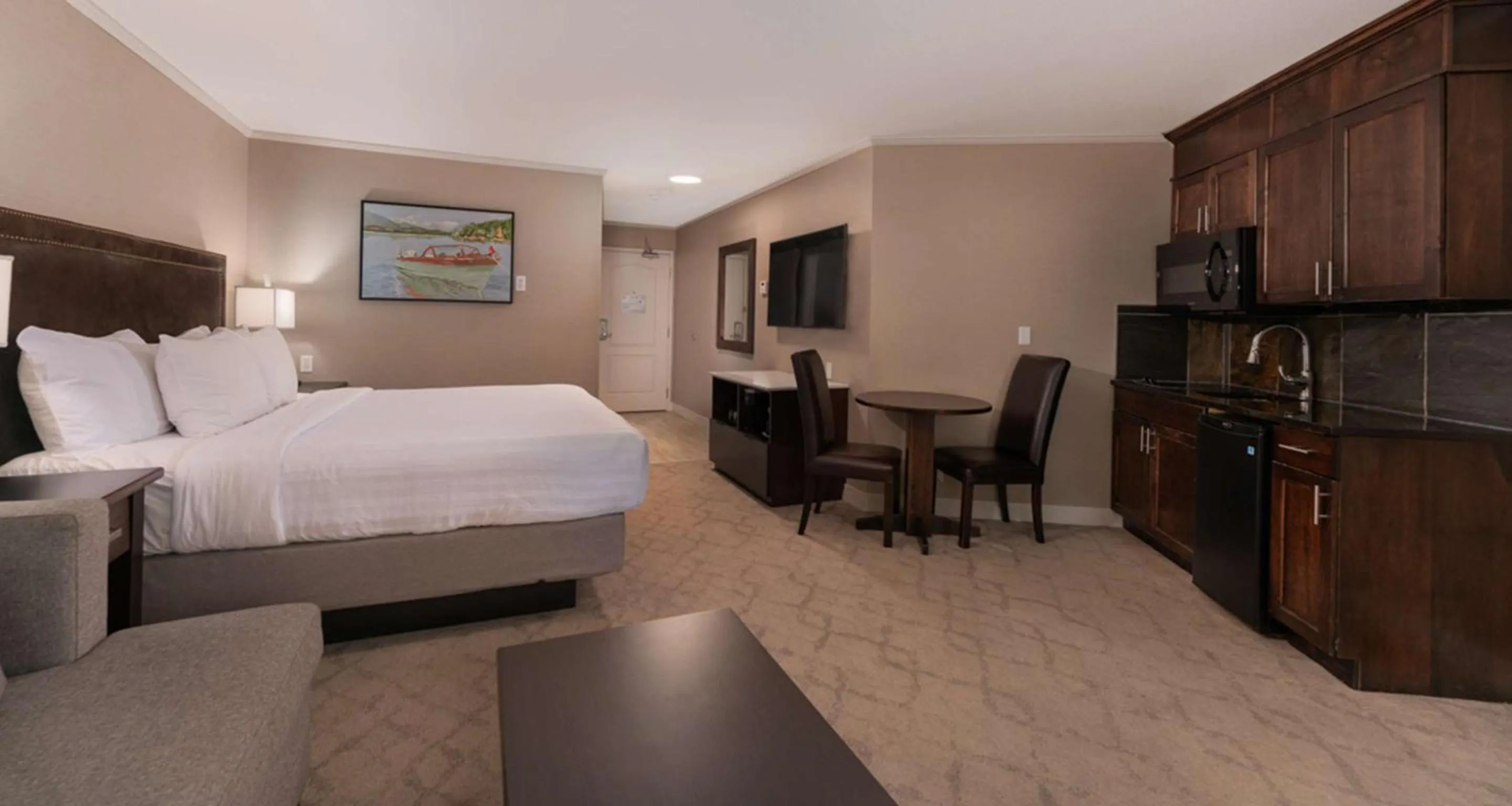 King Studio with Kitchenette - Non-Smoking in Prestige Lakeside Resort, WorldHotels Elite