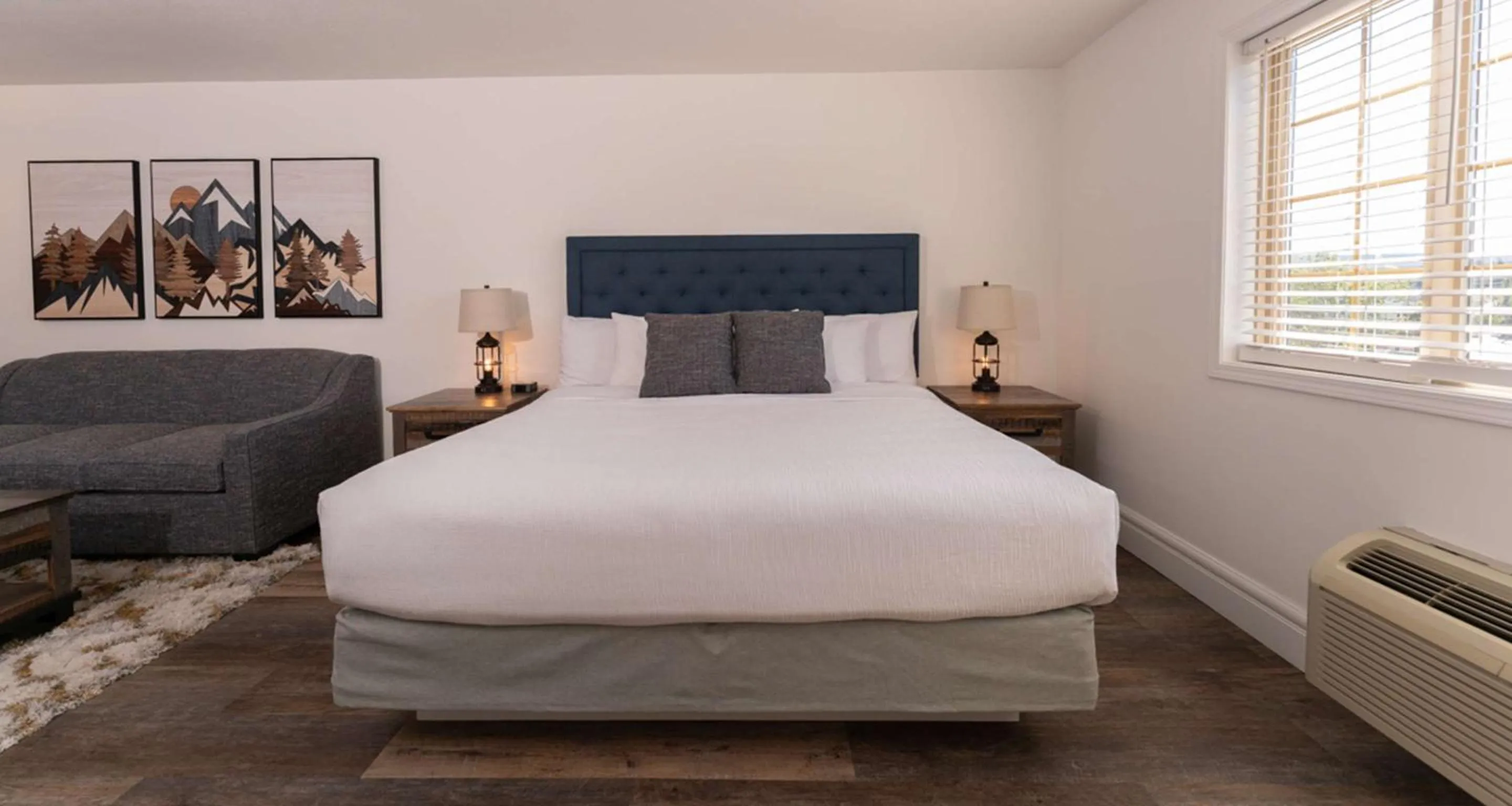 King Suite with Jetted Tub and Sofa Bed in Prestige Rocky Mountain Resort Cranbrook, WorldHotels Crafted