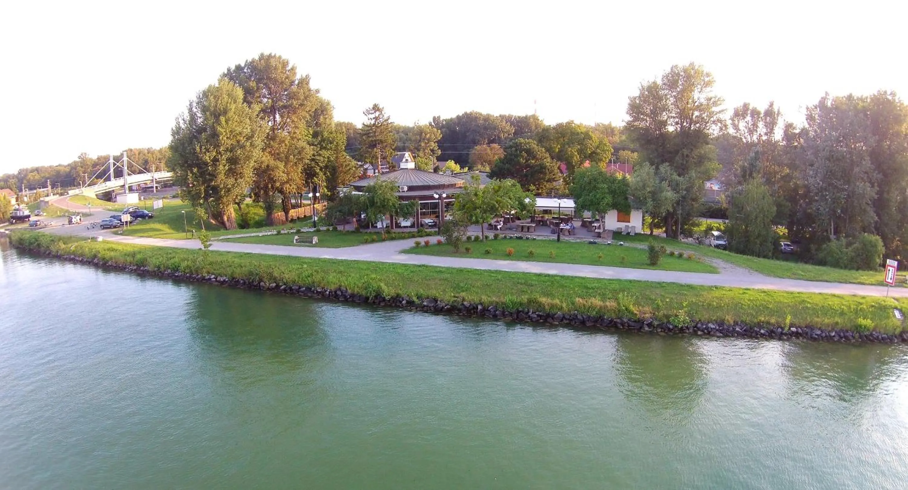 Nearby landmark in River Lodge
