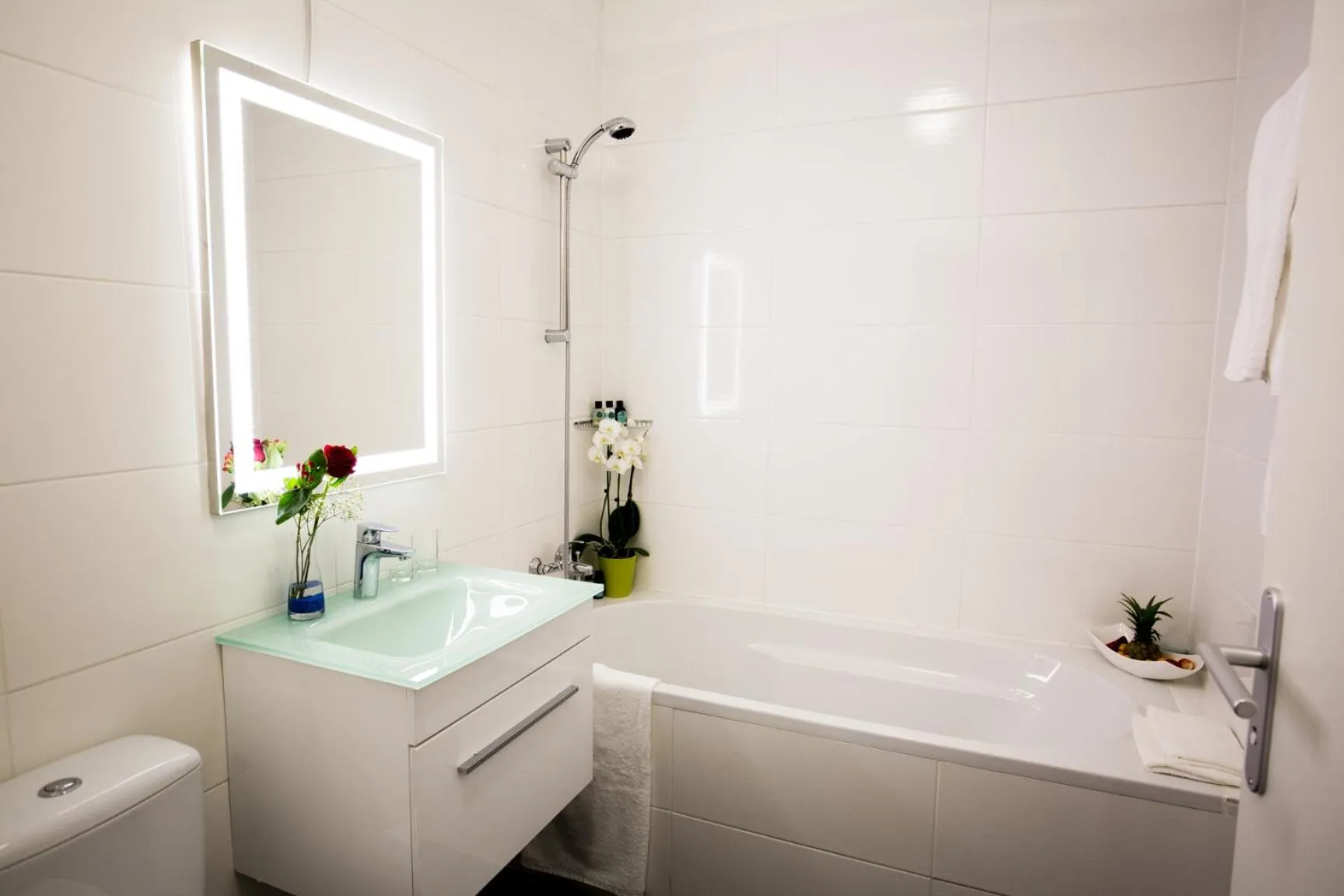 Twin Room with Bath in River Lodge