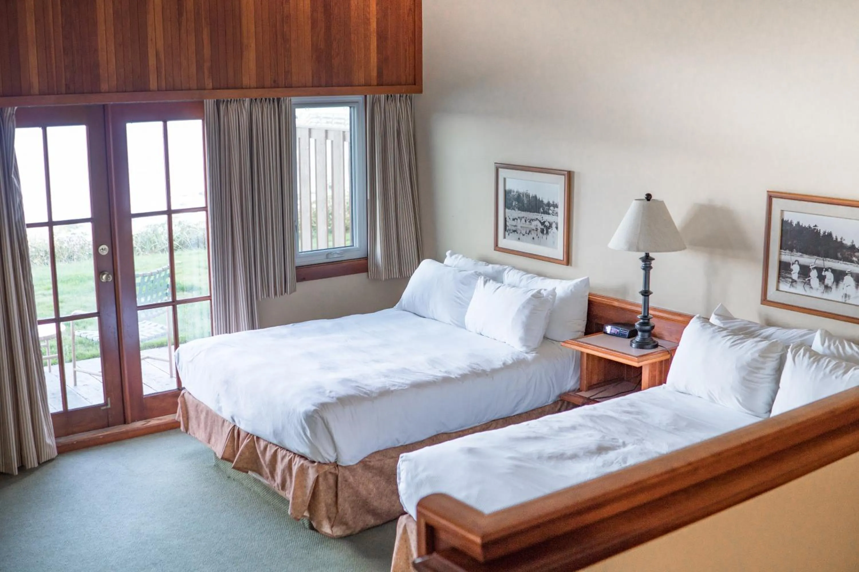 Queen Room with Two Queen Beds and Ocean View - Non-Smoking in Painter's Lodge, Trademark Collection by Wyndham