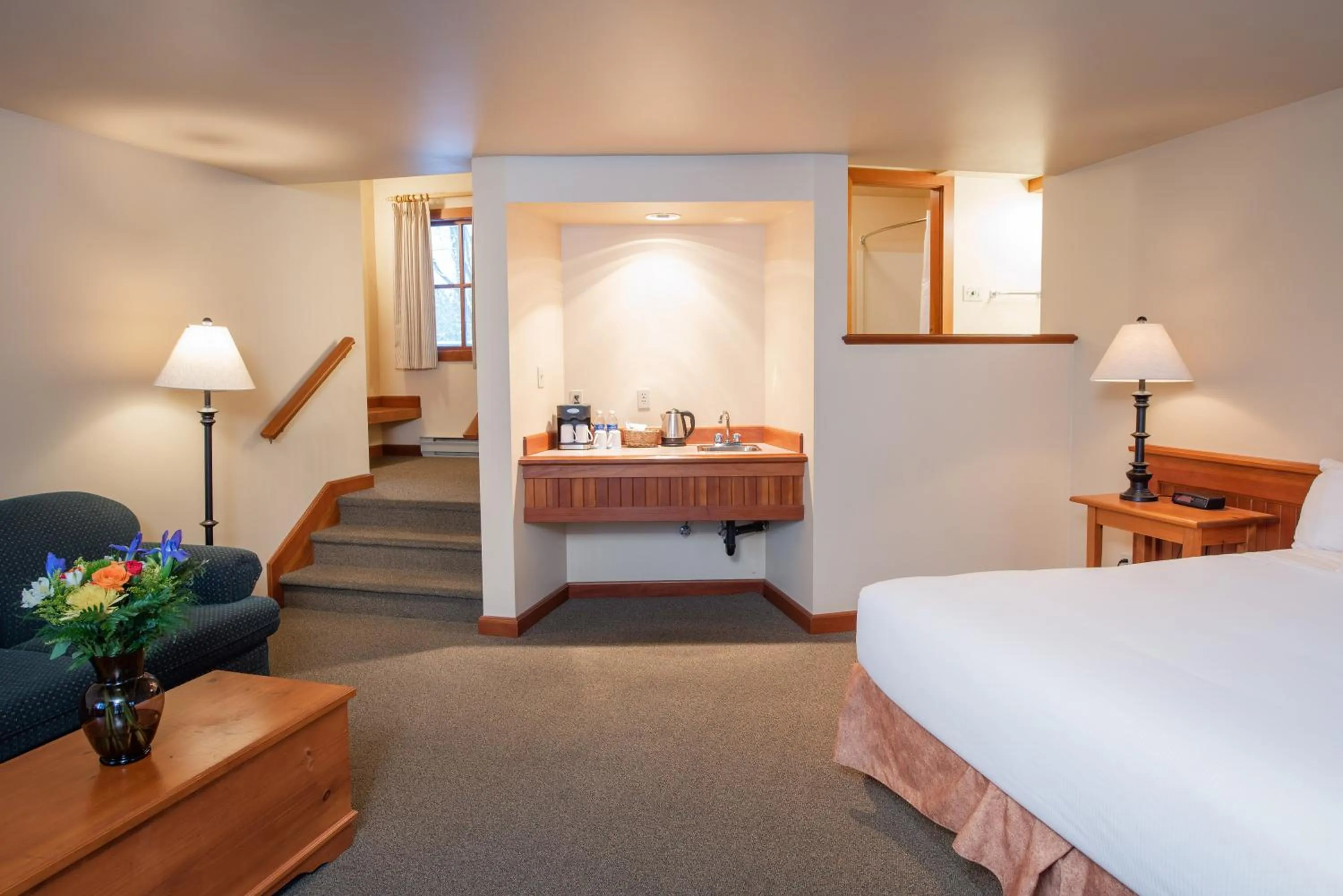 King Room with Garden View - Non-Smoking in Painter's Lodge, Trademark Collection by Wyndham