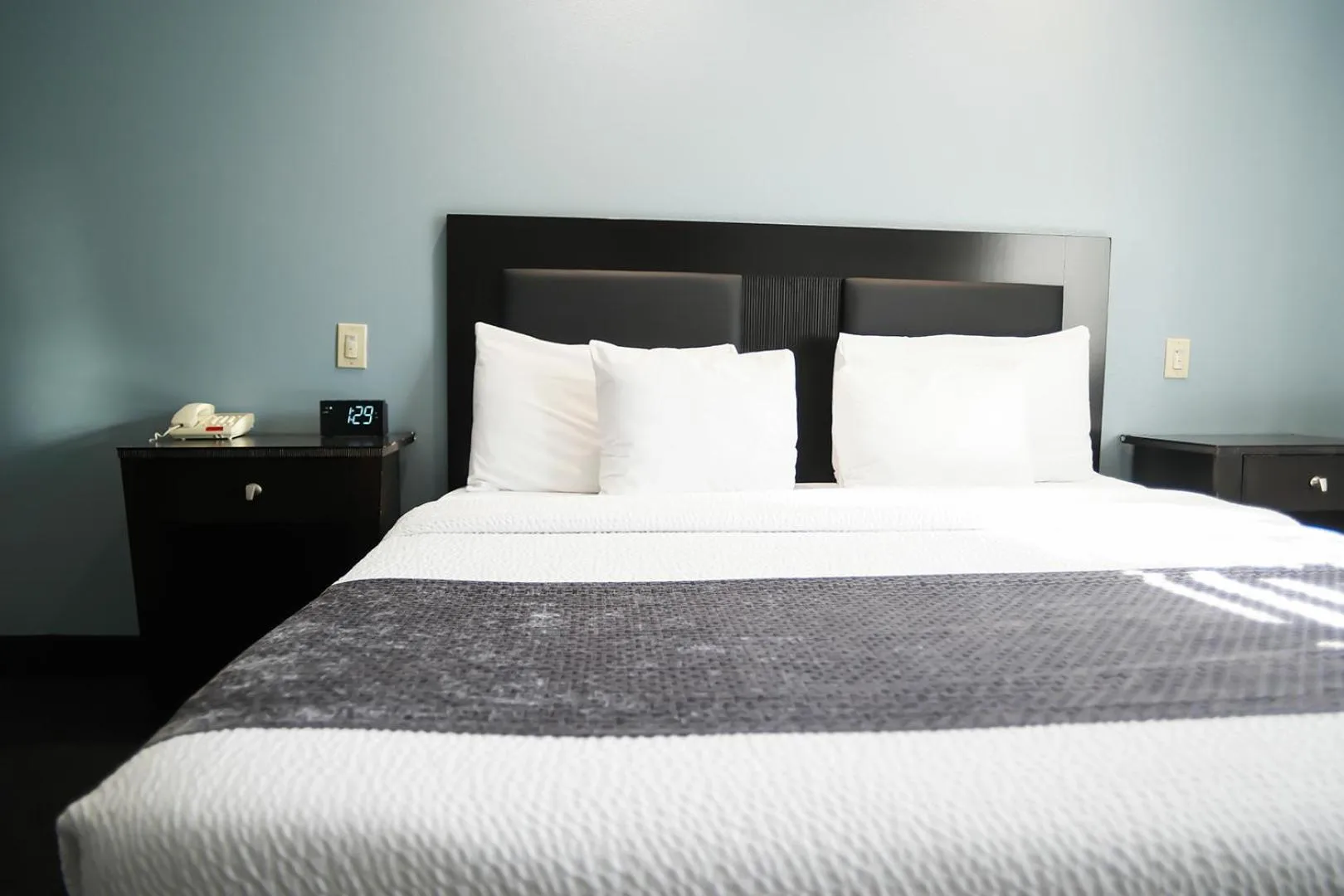 King Room - Non-Smoking in Days Inn by Wyndham West Covina