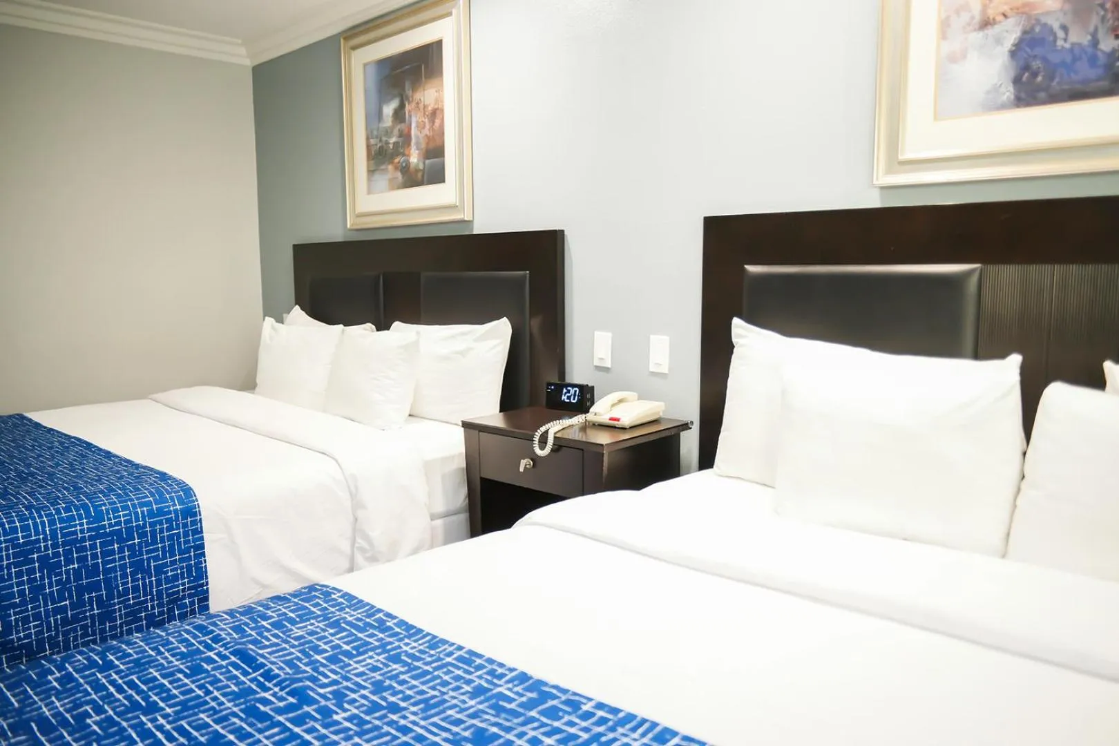 King Room with Two King Beds - Smoking in Days Inn by Wyndham West Covina