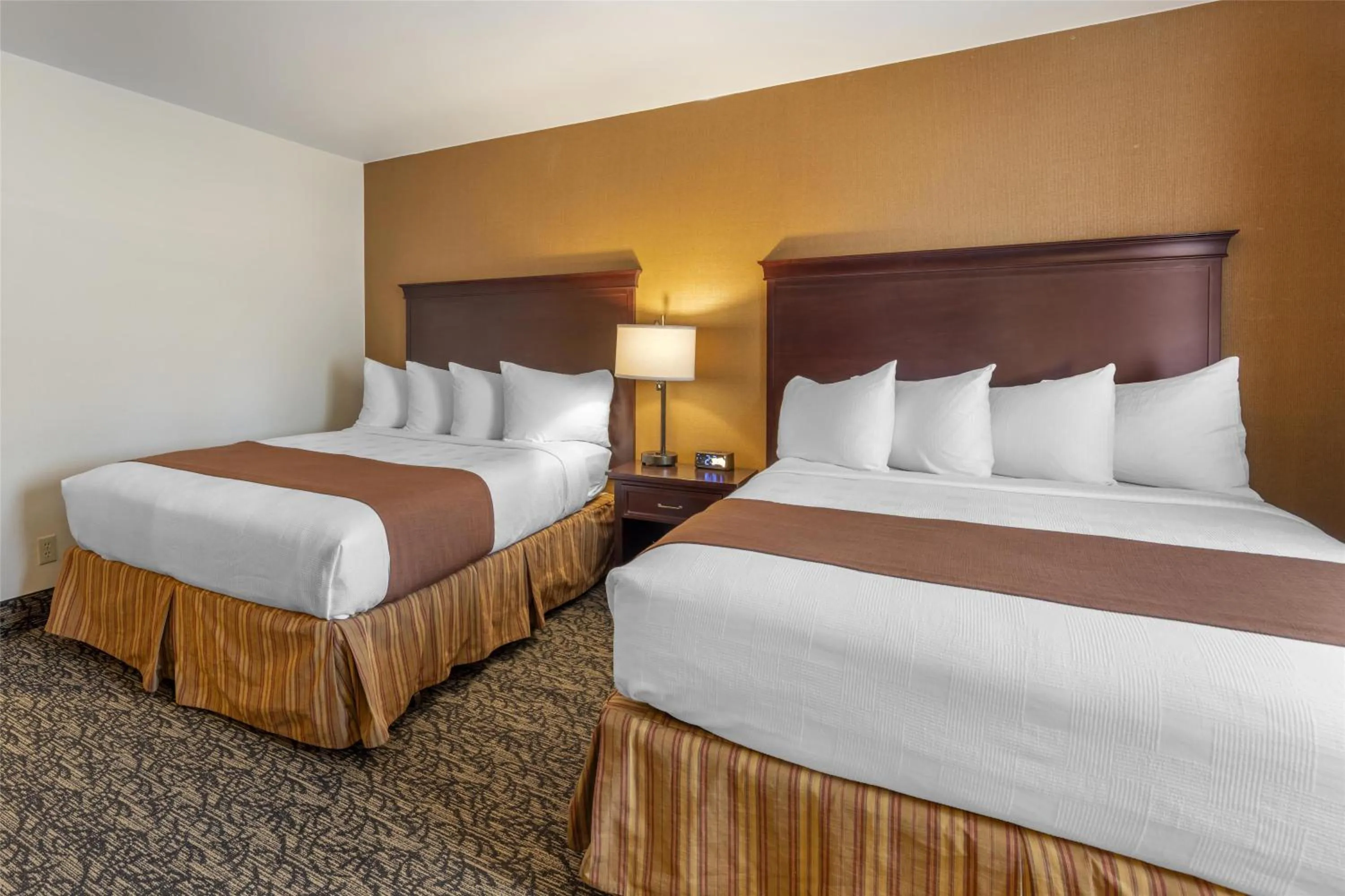Queen Room with Two Queen Beds - Non-Smoking in Best Western Plus Truckee-Tahoe Hotel