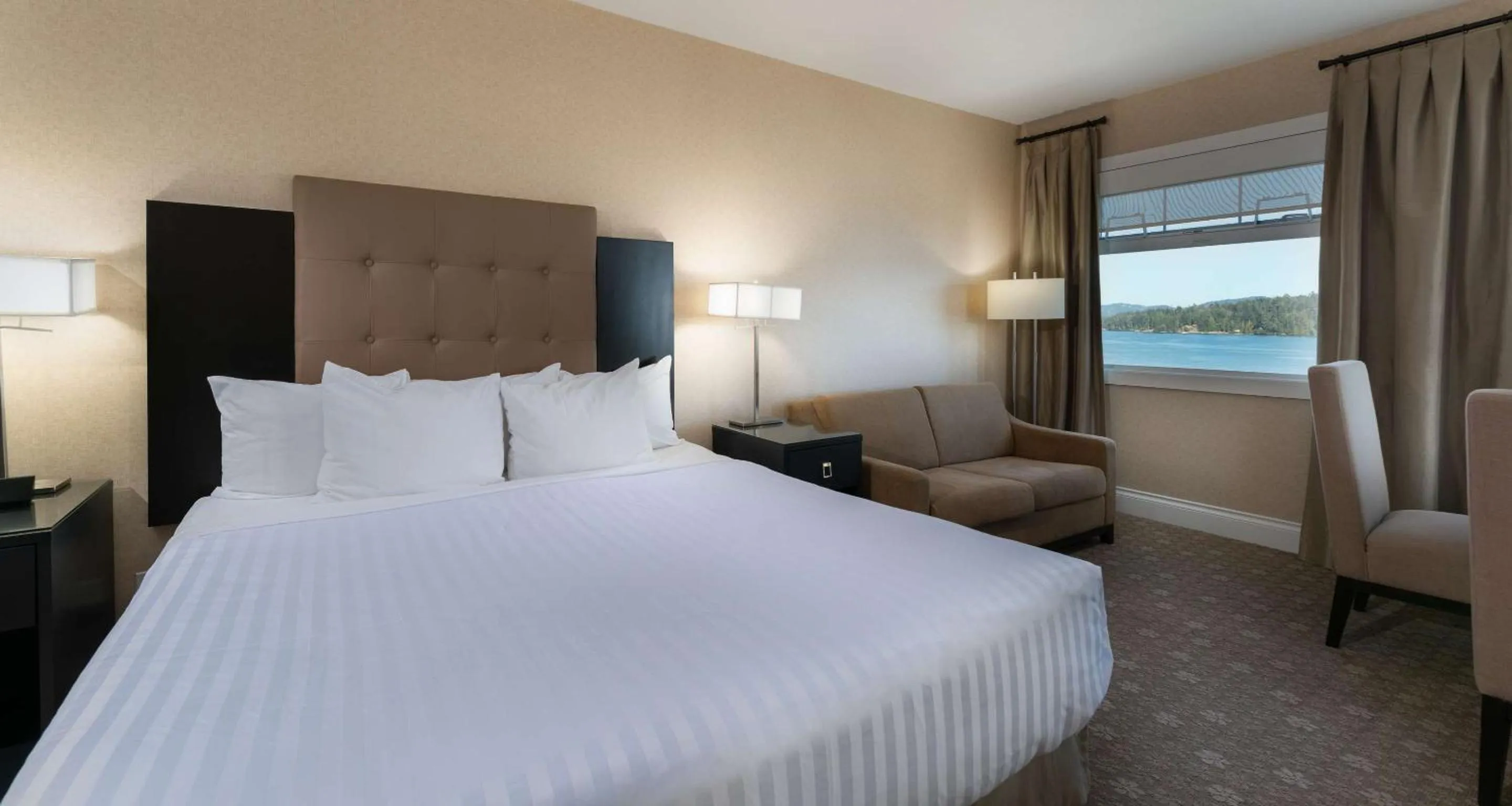 Junior King Suite with Sofa Bed and Wet Bar in Prestige Oceanfront Resort, WorldHotels Luxury