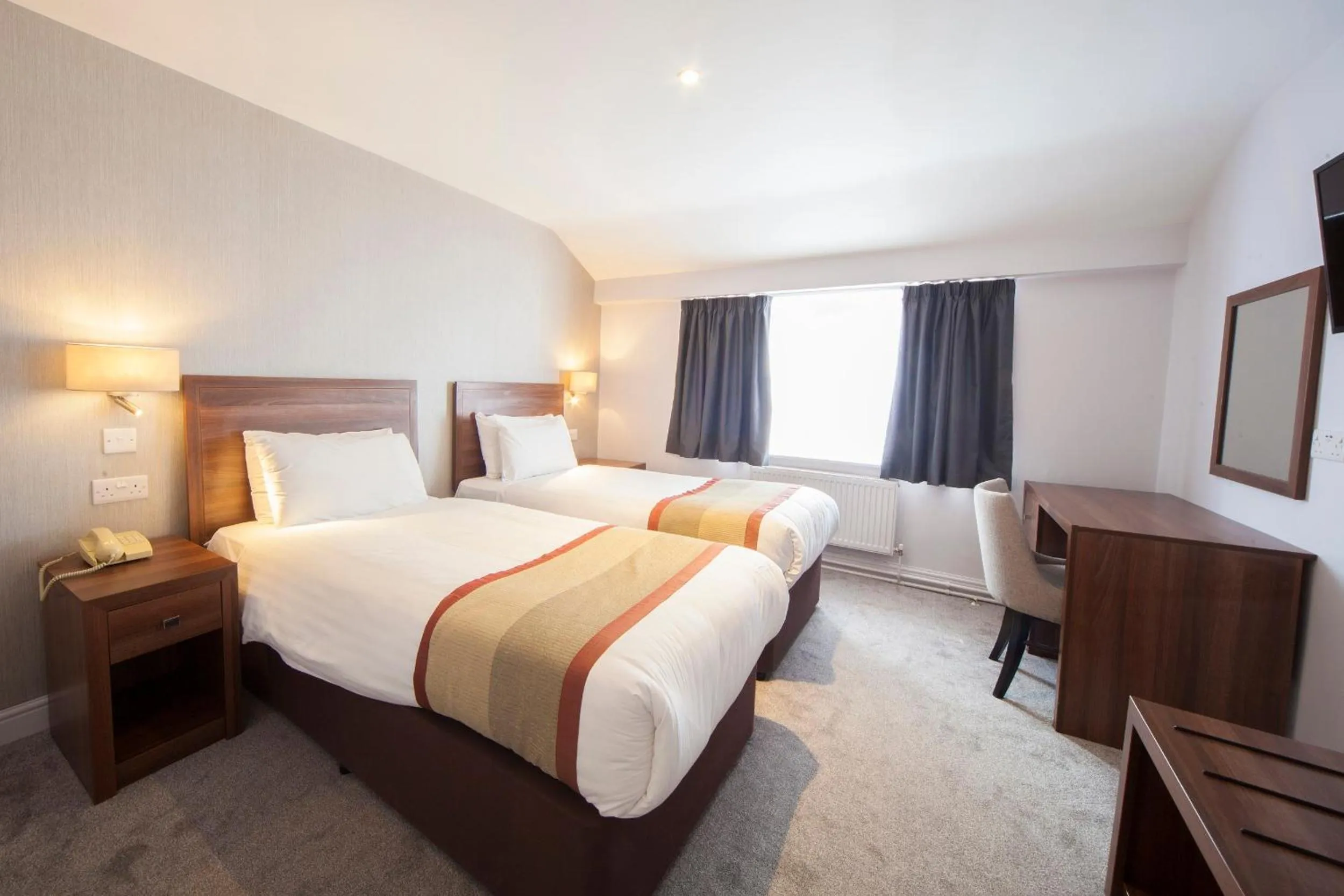 Standard Twin Room in The Holt Hotel