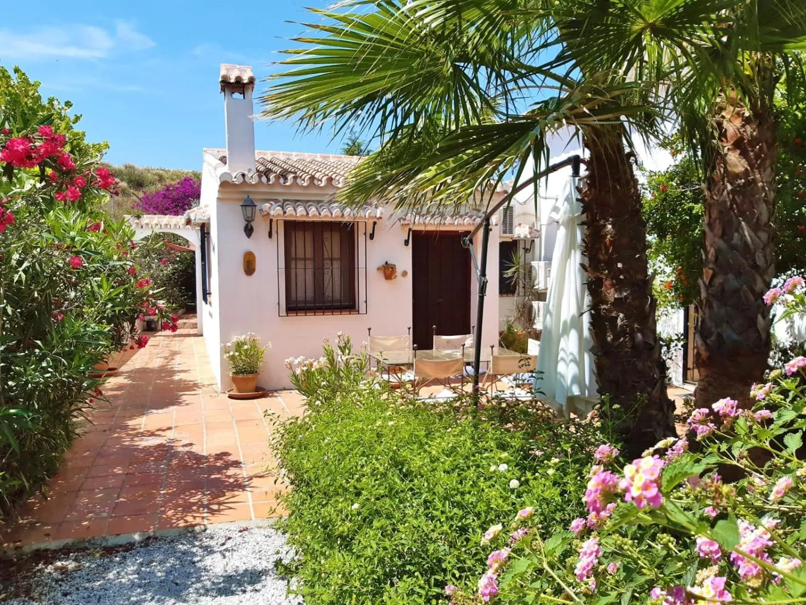Twin Room in Escuela La Crujía