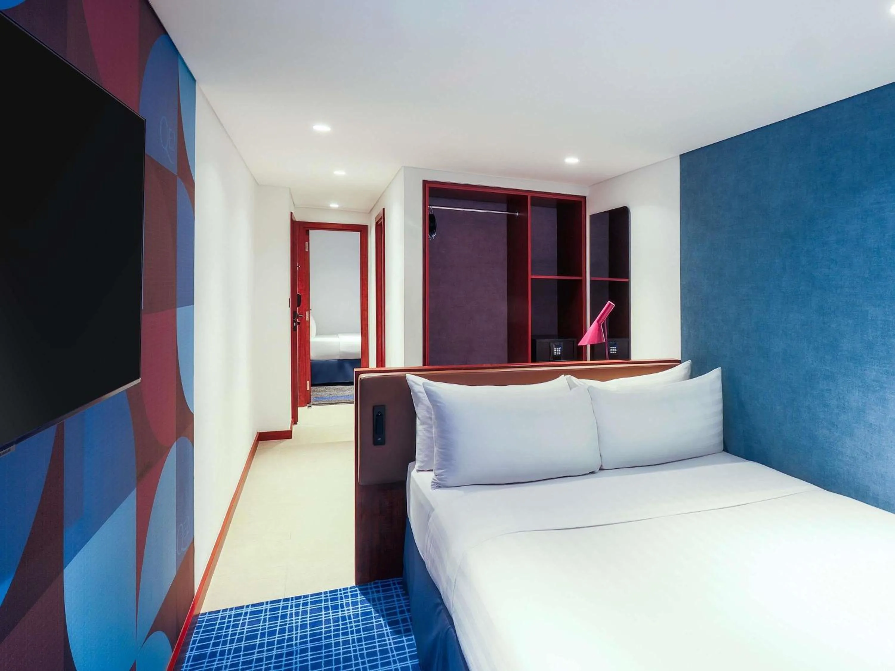 Standard Triple Room in Queen Elizabeth 2 Hotel