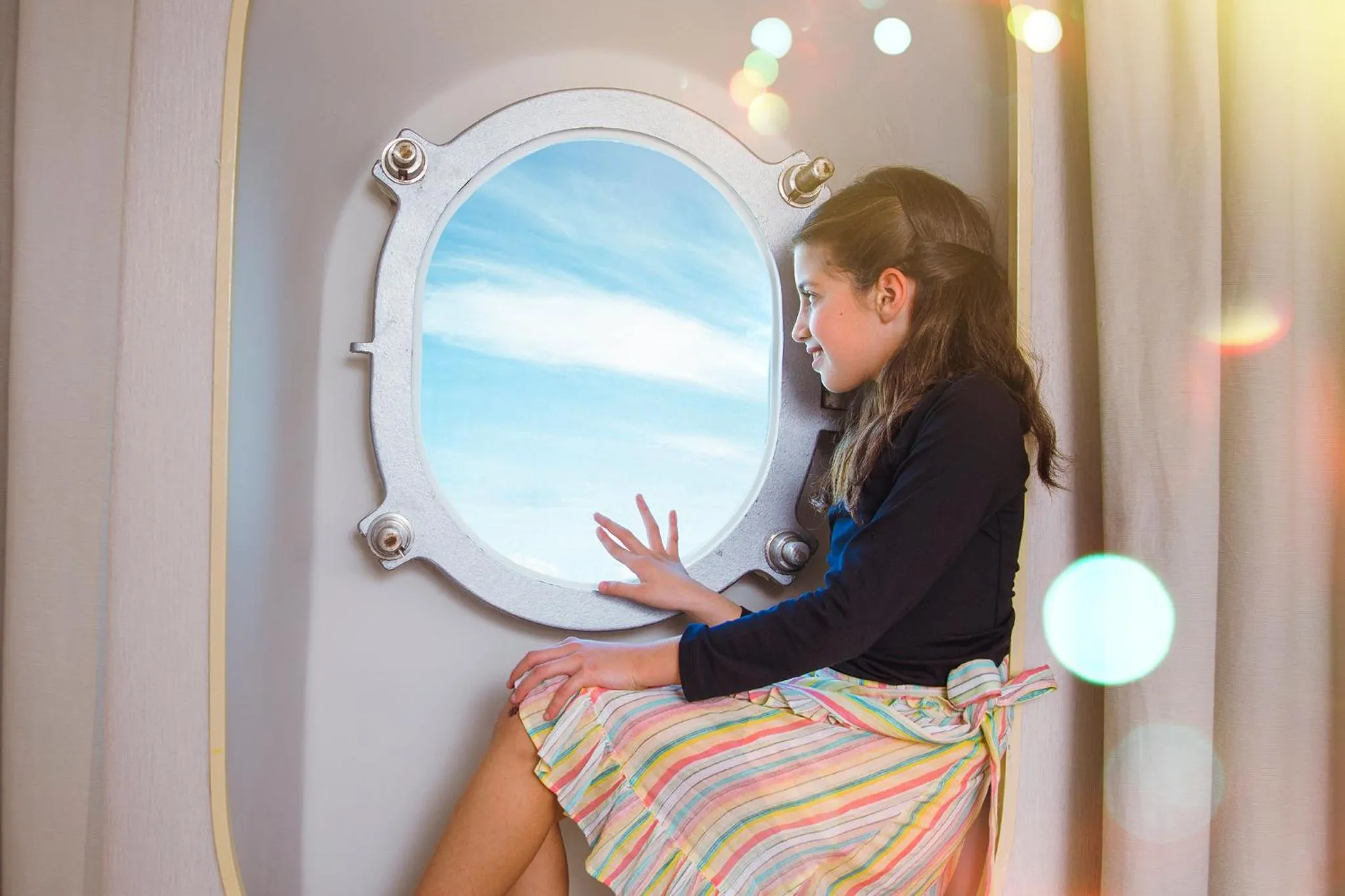 Deluxe Room with Two Single Beds and City View in Queen Elizabeth 2 Hotel