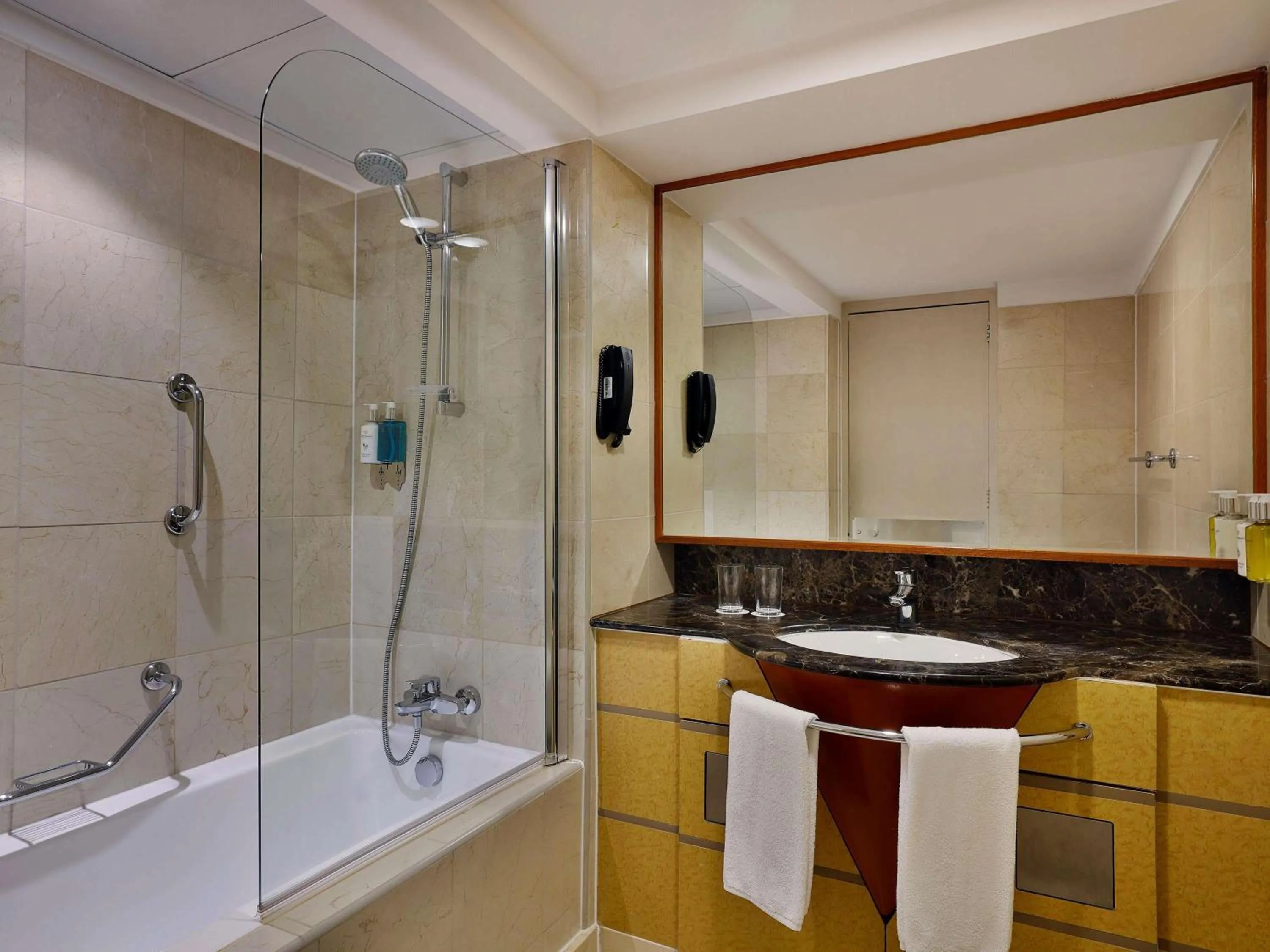 Signature Room in Queen Elizabeth 2 Hotel