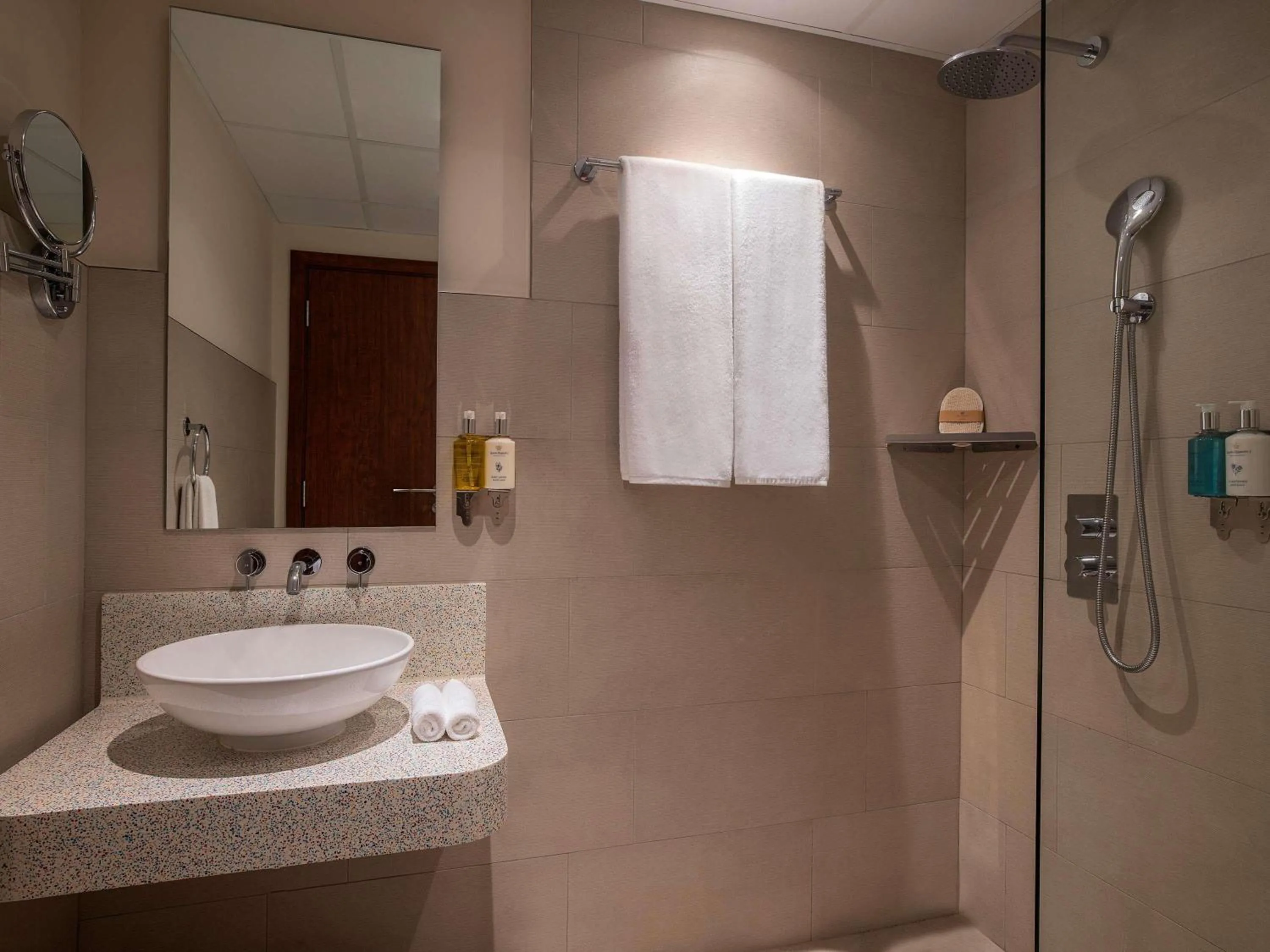 Superior Double Room in Queen Elizabeth 2 Hotel