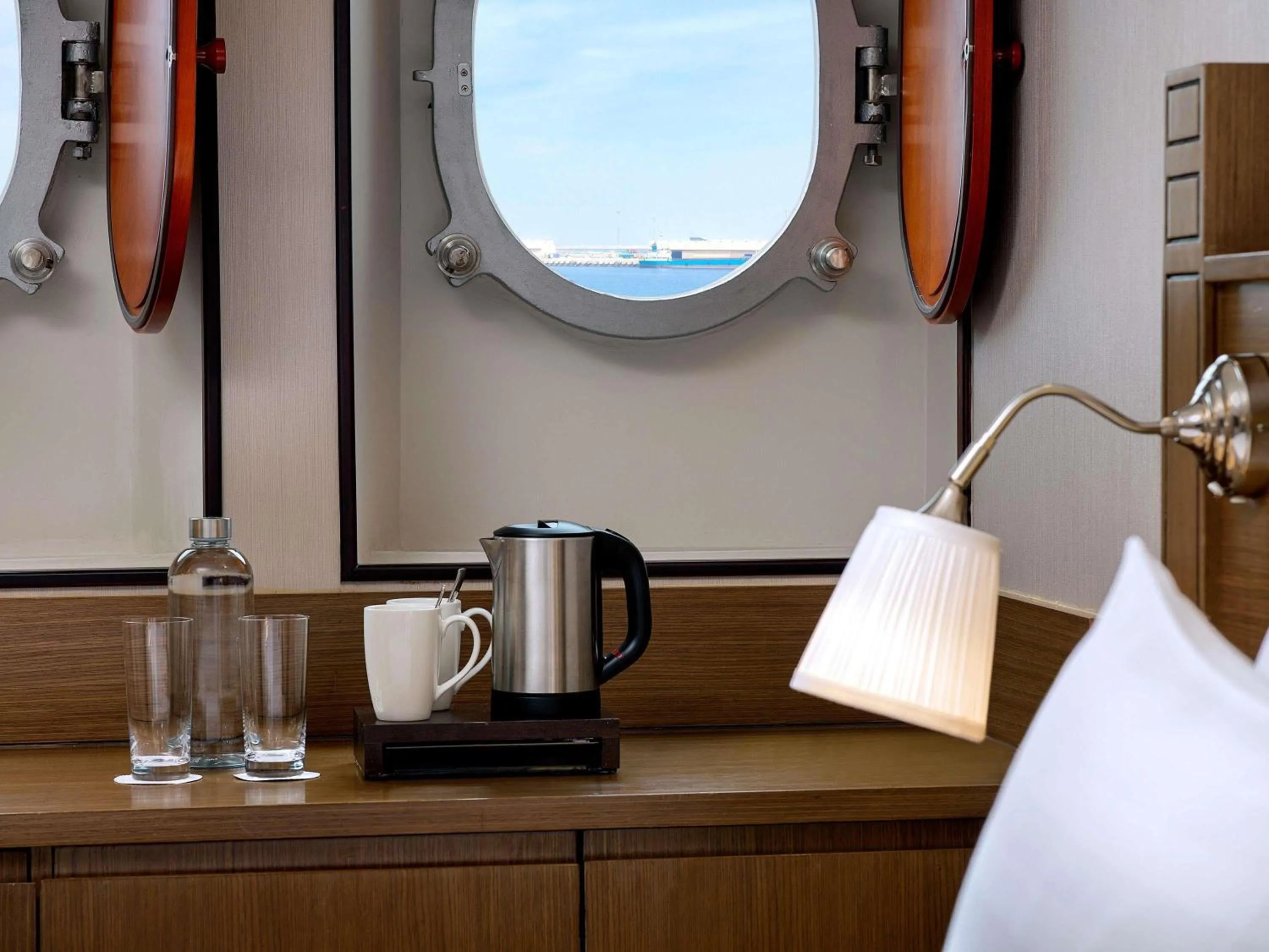 Classic King Room in Queen Elizabeth 2 Hotel