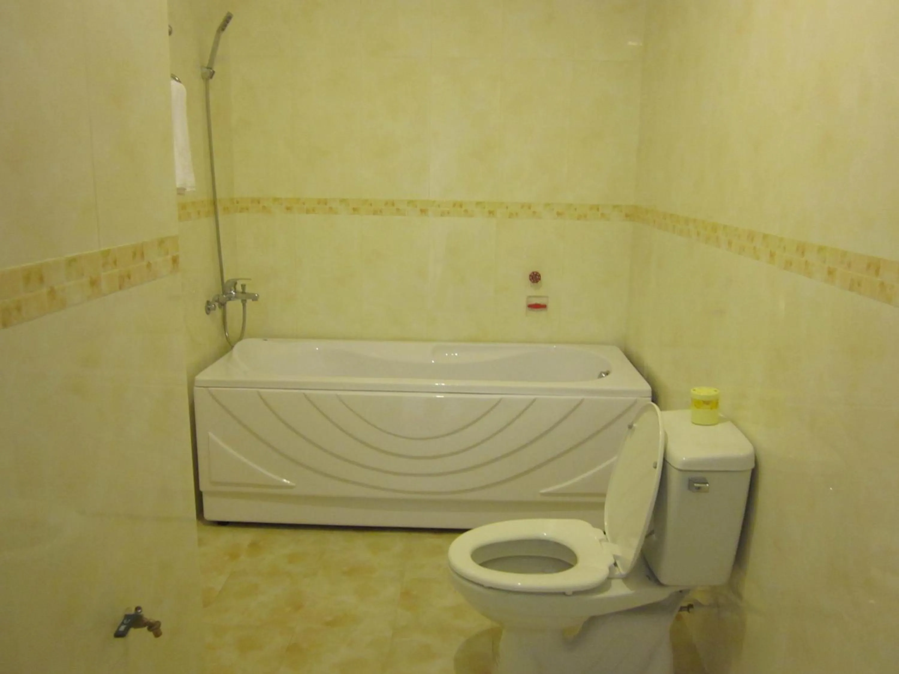 Twin Room with Private Bathroom - single occupancy in Tic Guest House