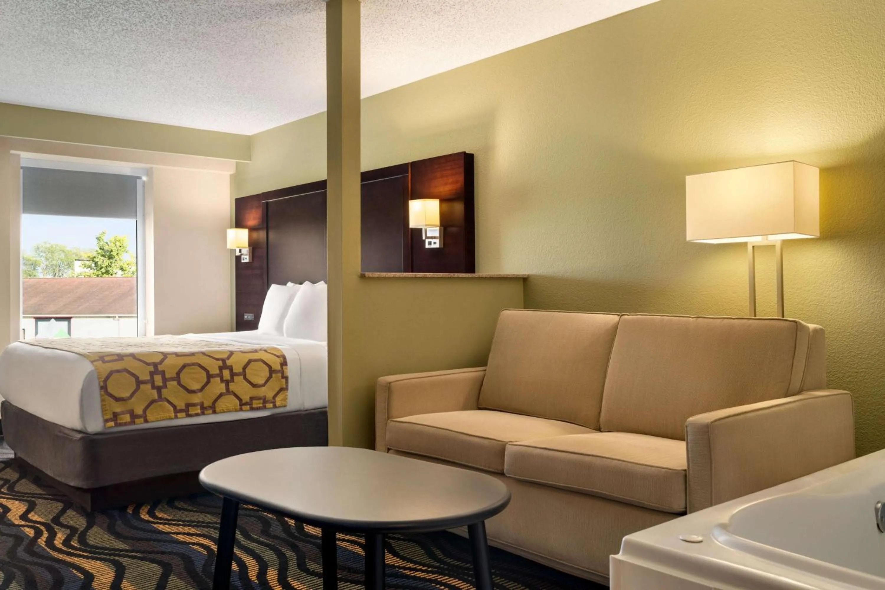 King Suite with Hot Tub - Non-Smoking in Baymont by Wyndham Georgetown Lexington North