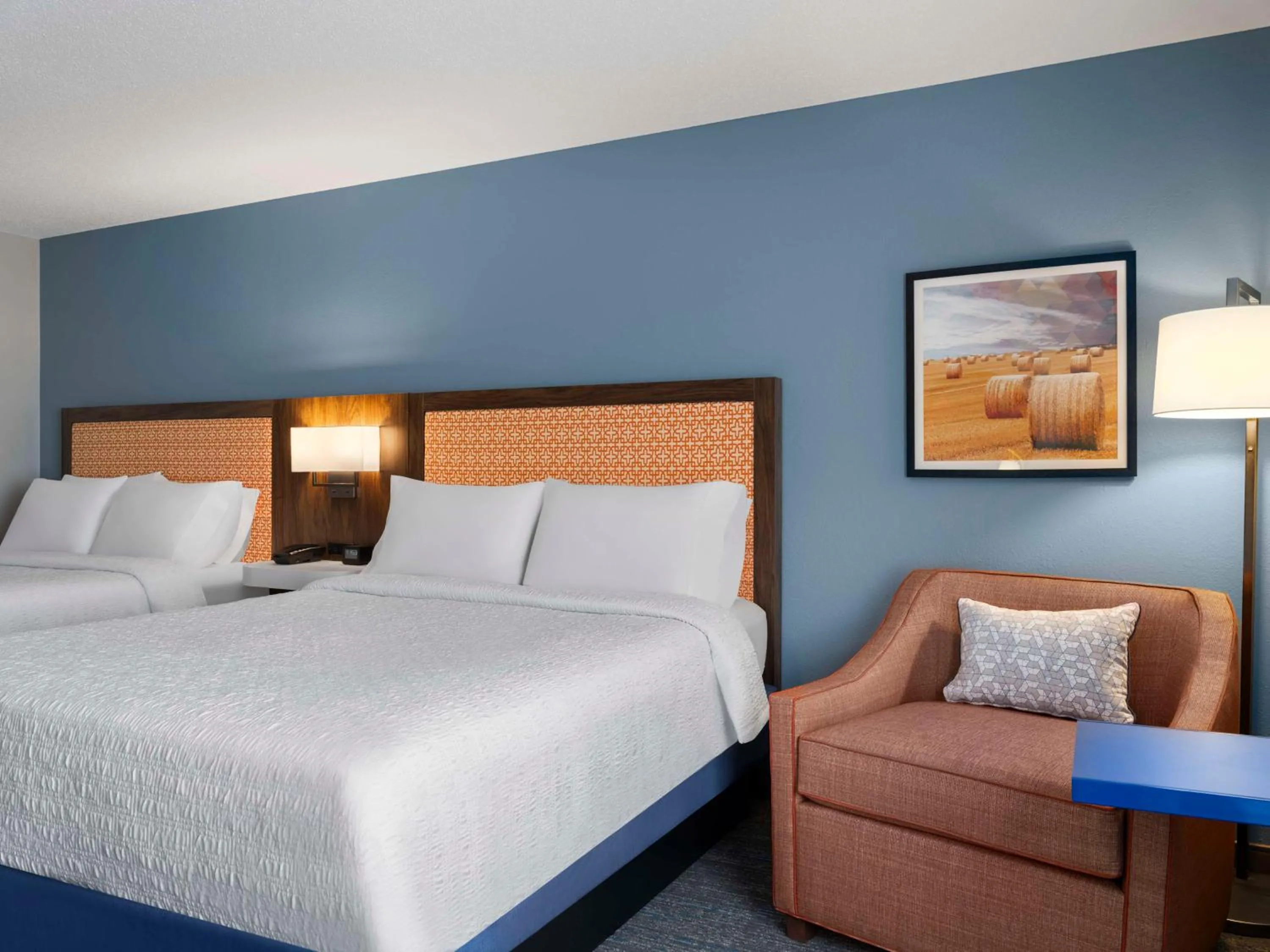 Queen Room with Two Queen Beds - Hearing Accessible/Non-Smoking in Hampton Inn Ottawa - Starved Rock Area