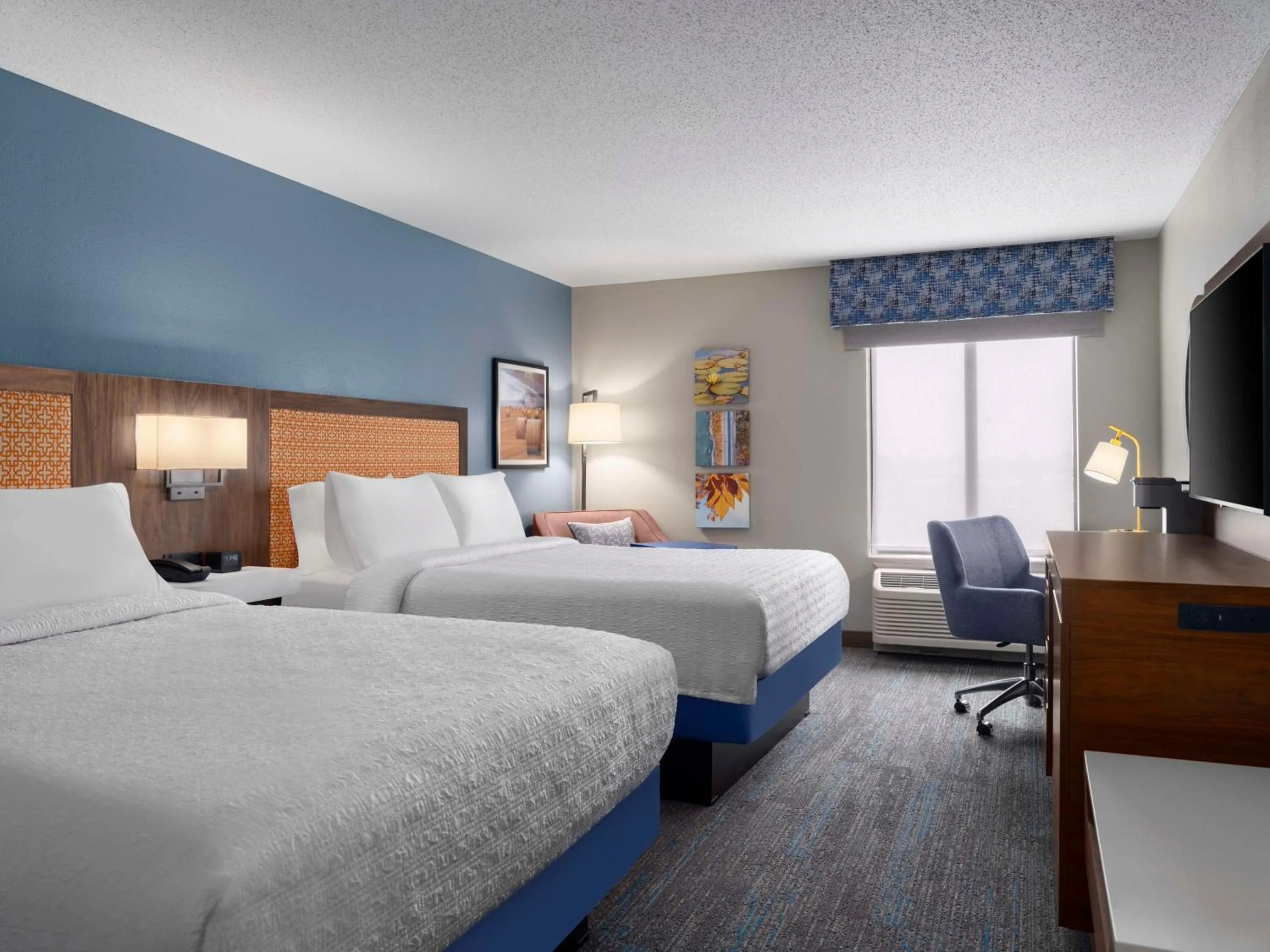 Queen Room with Two Queen Beds - Non-Smoking in Hampton Inn Ottawa - Starved Rock Area