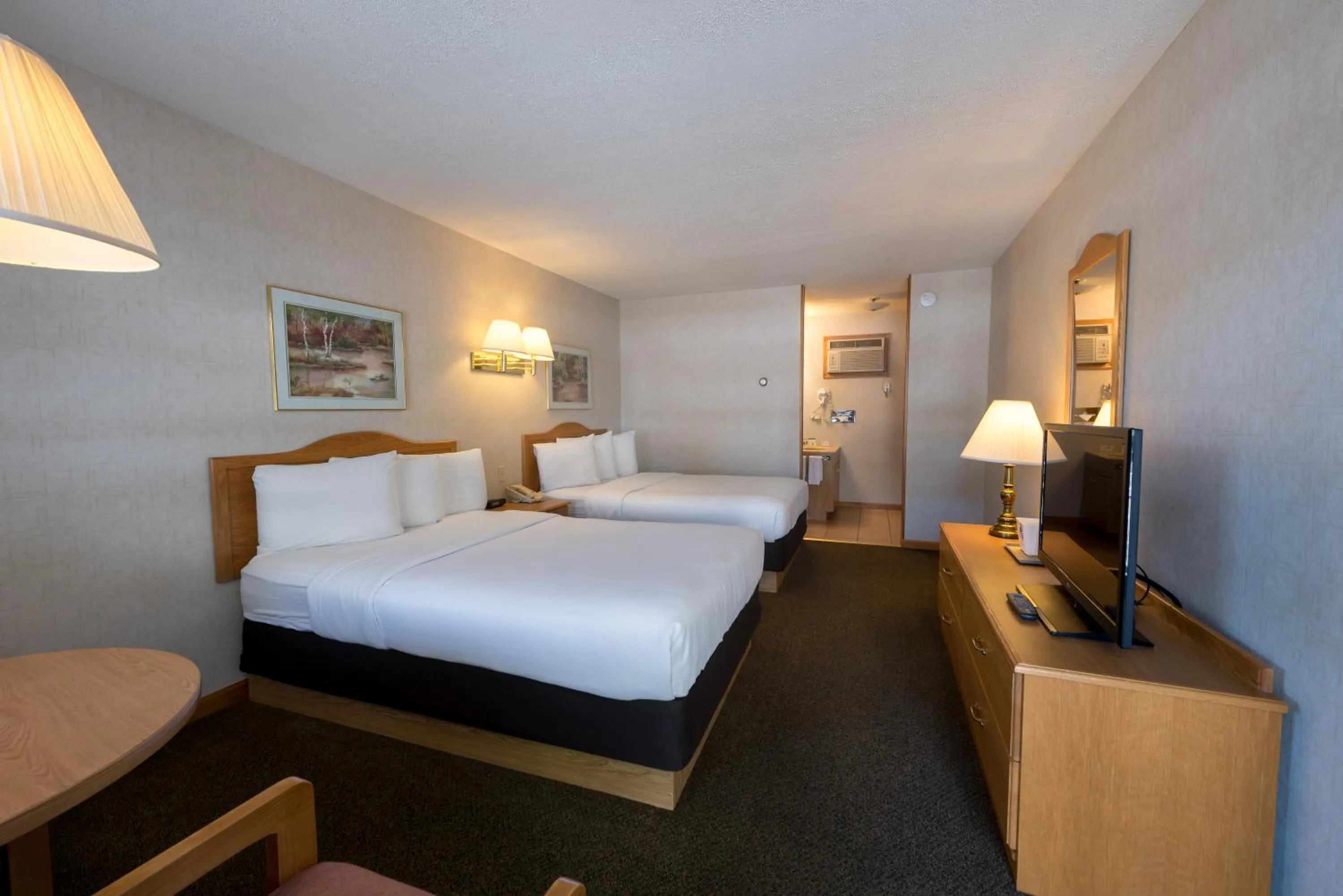 2 Double Bed Non-Smoking in Americas Best Value Inn & Suites Lake George