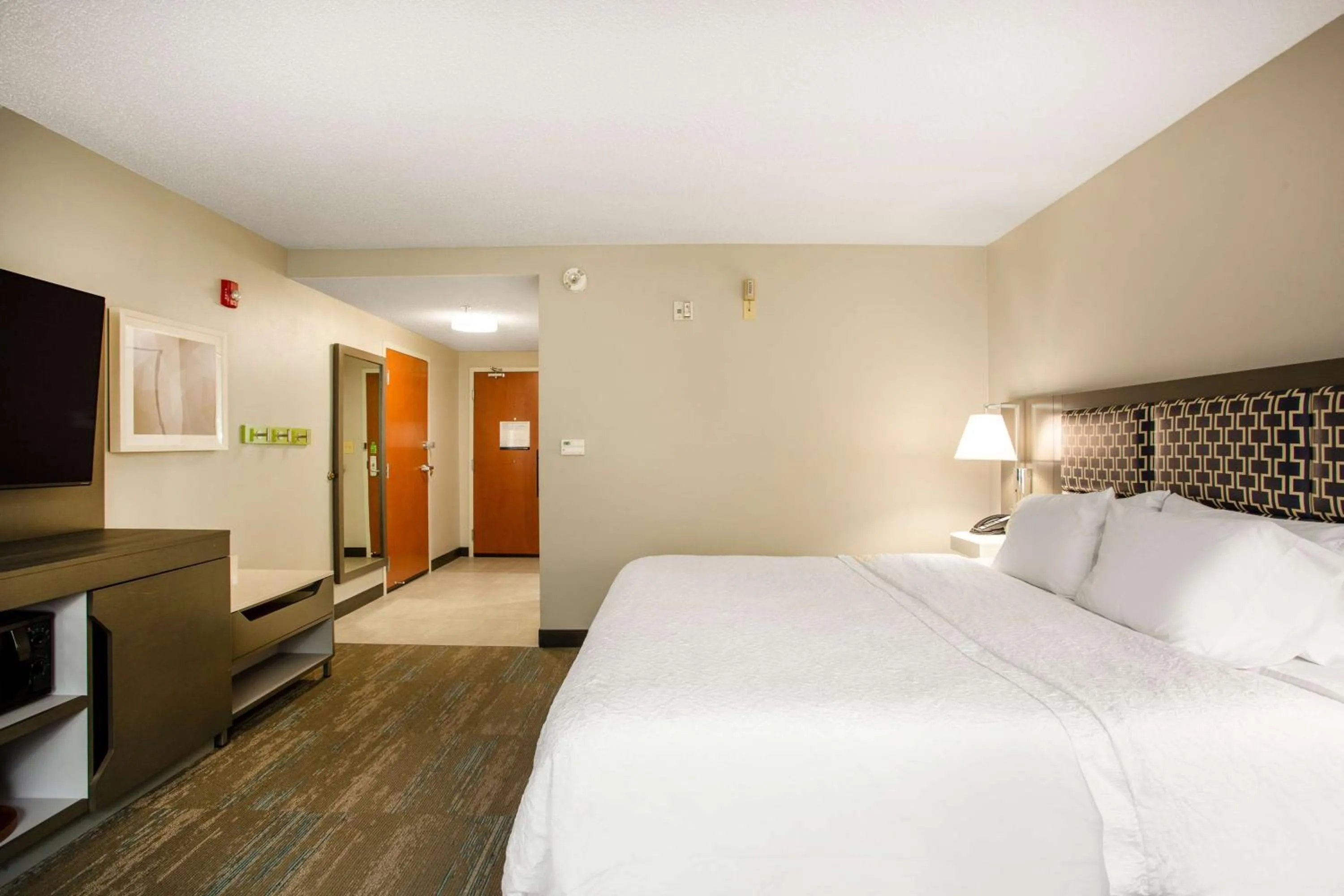 Bed in Hampton Inn Elkins