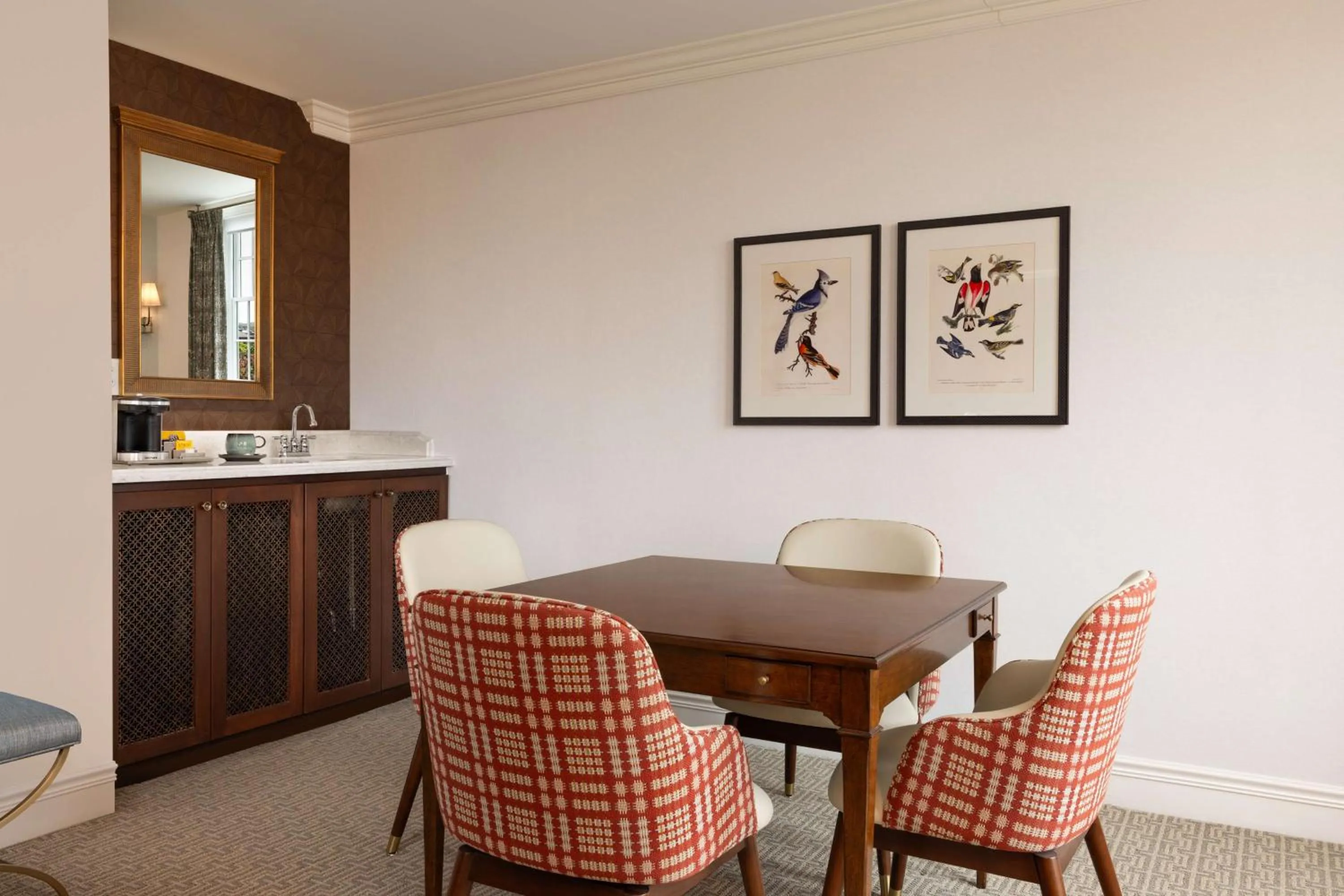 Premium Queen Suite in Hotel Roanoke & Conference Center, Curio Collection by Hilton