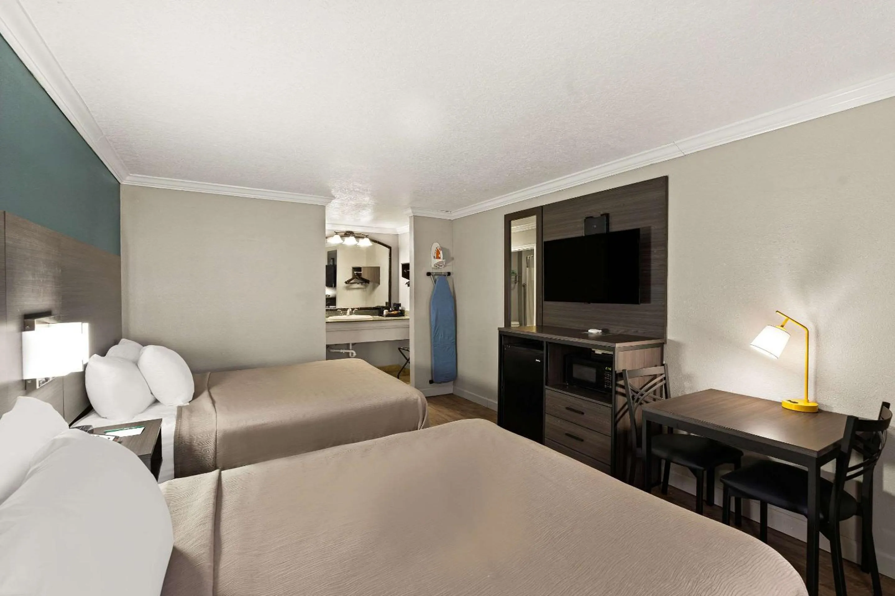 Bedroom, Bed in Quality Inn Ocean Springs - Biloxi East
