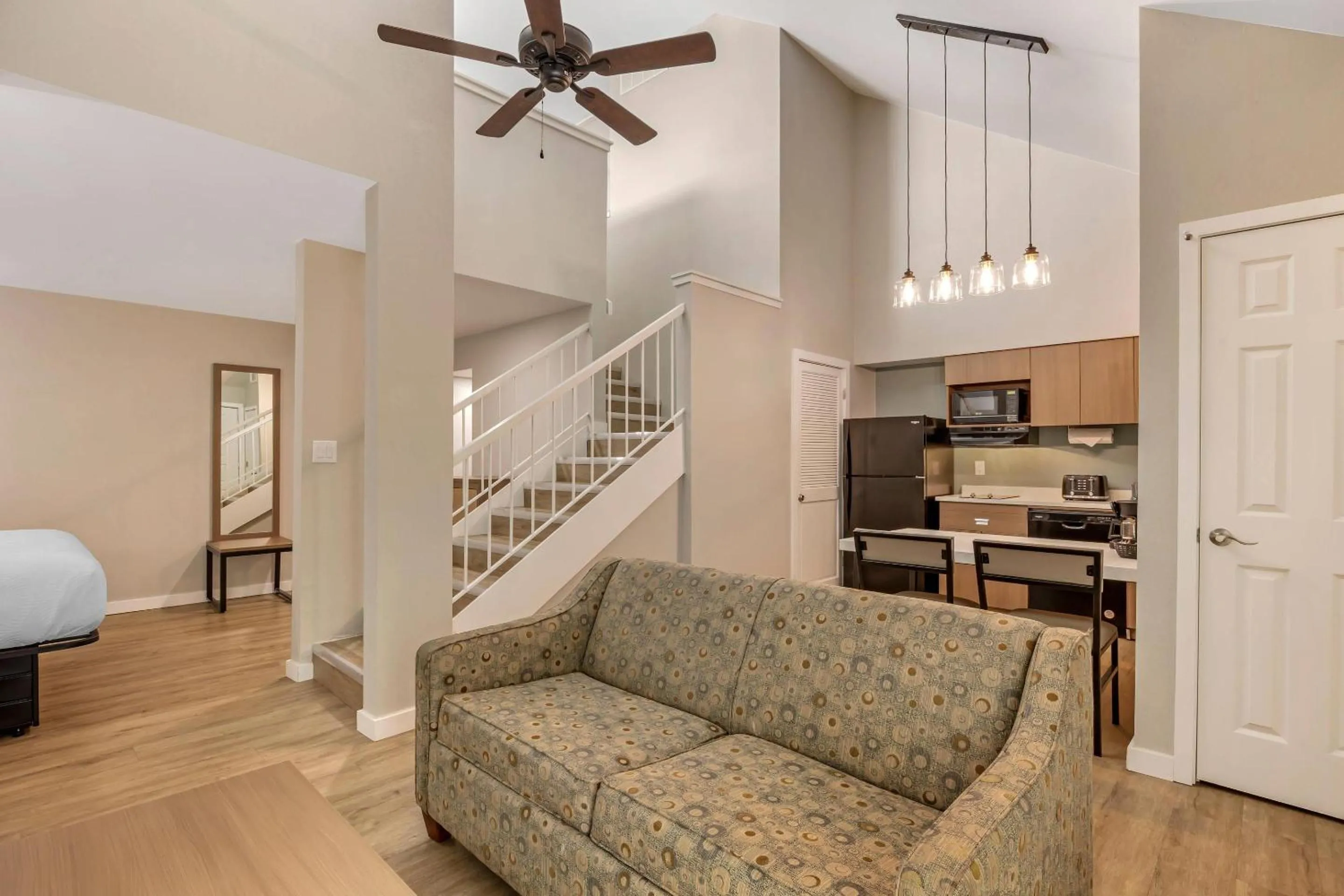 Bedroom in MainStay Suites Springfield South - Battlefield Rd