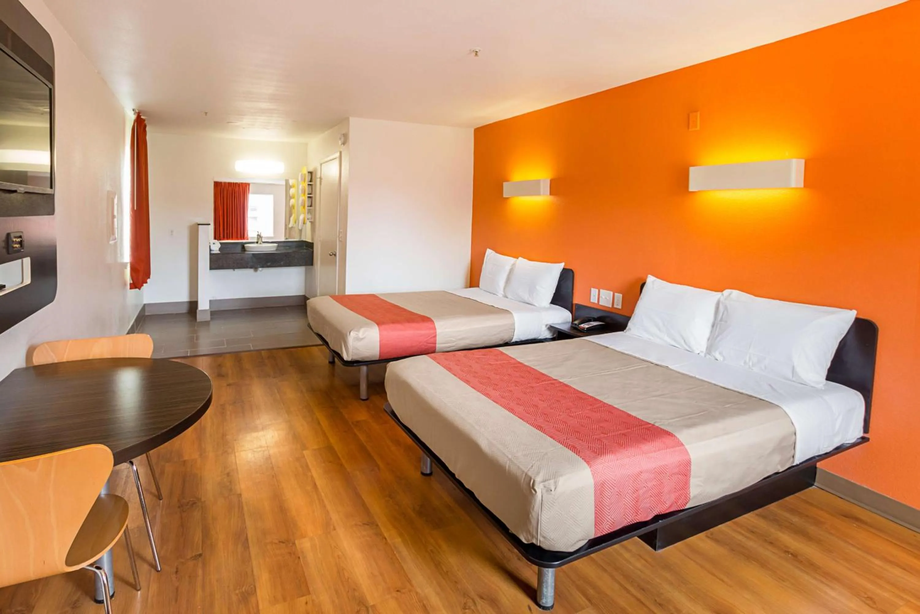 Quadruple Room - Smoking in Motel 6-Grand Prairie, TX - Near Six Flags Drive