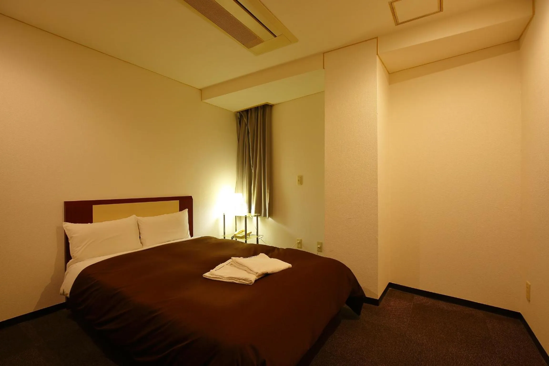 Bedroom, Bed in Grampus Inn Osaka Namba