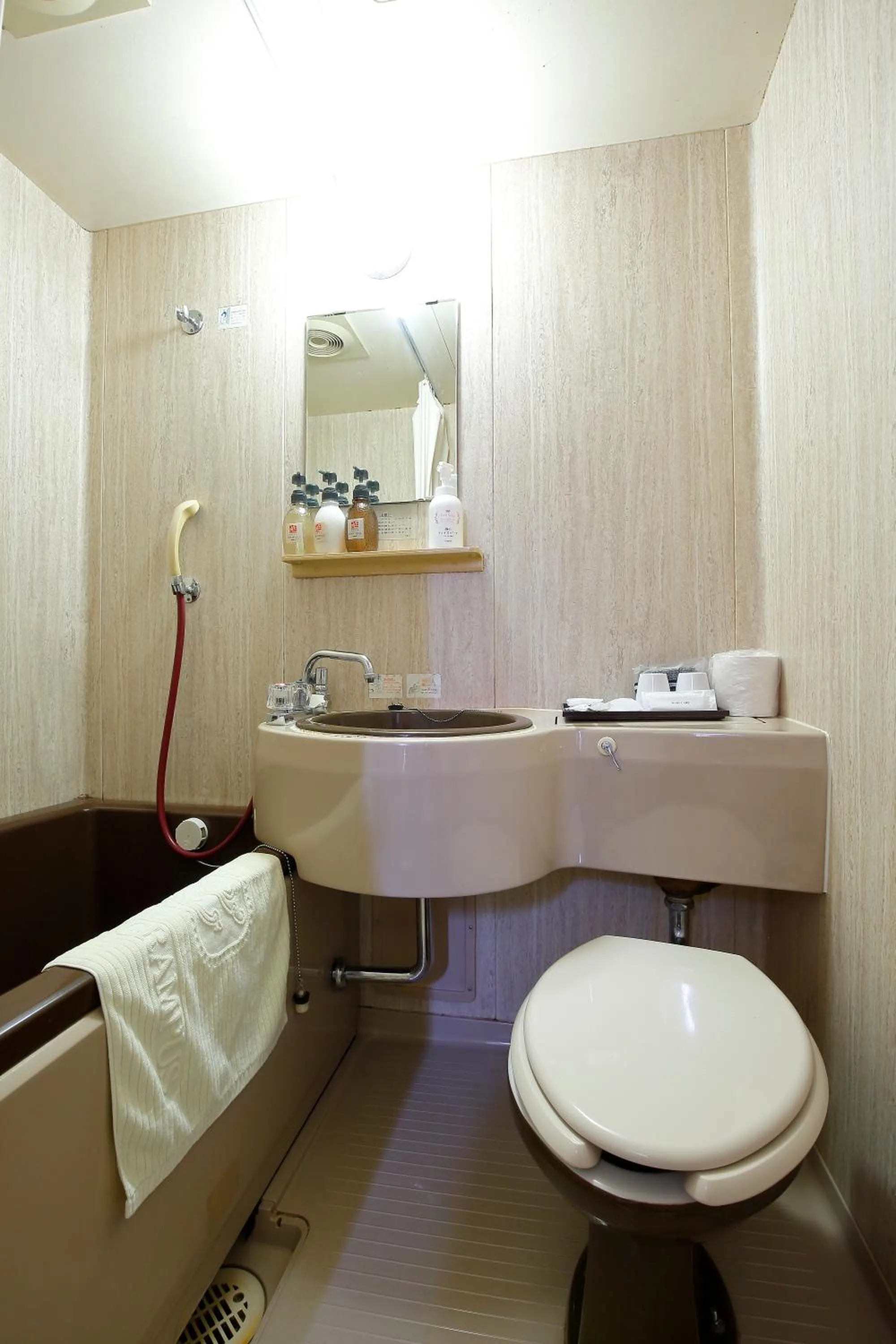 Toilet in Grampus Inn Osaka Namba