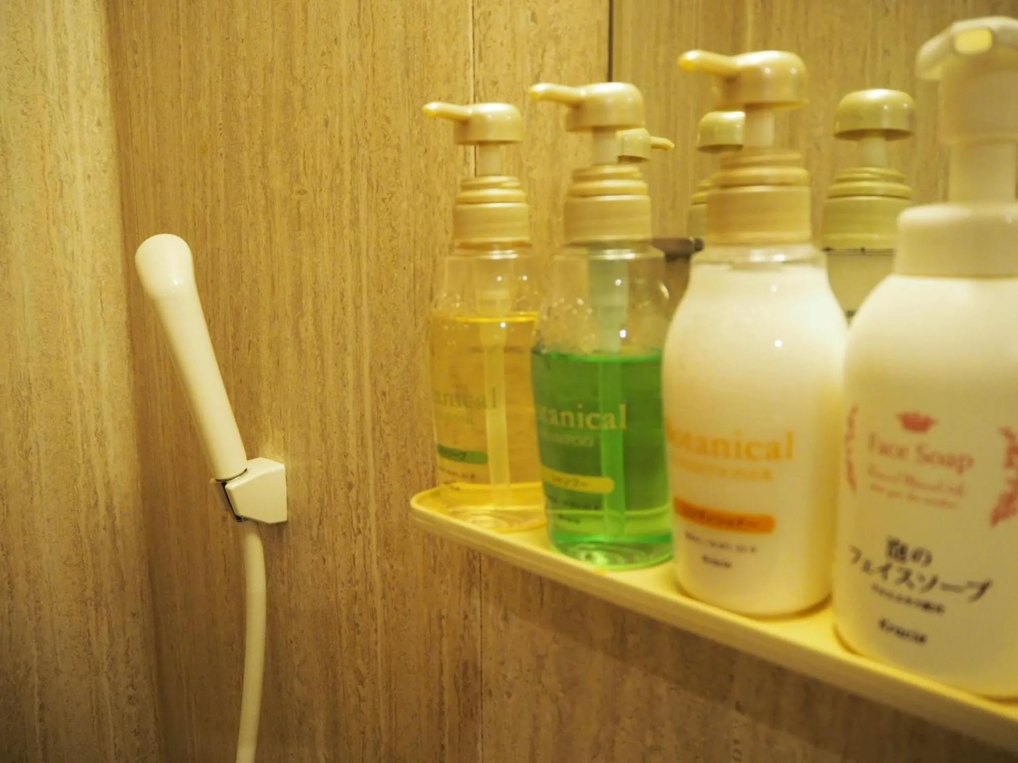 Shower in Grampus Inn Osaka Namba