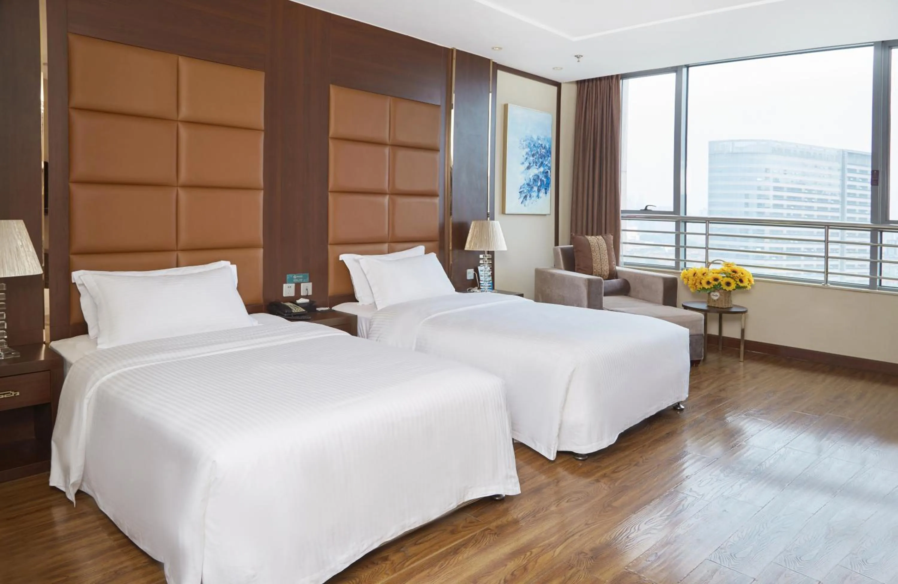 Photo of the whole room, Bed in Beijing Sunflower Hotel--Beijing Universal Studios Resort
