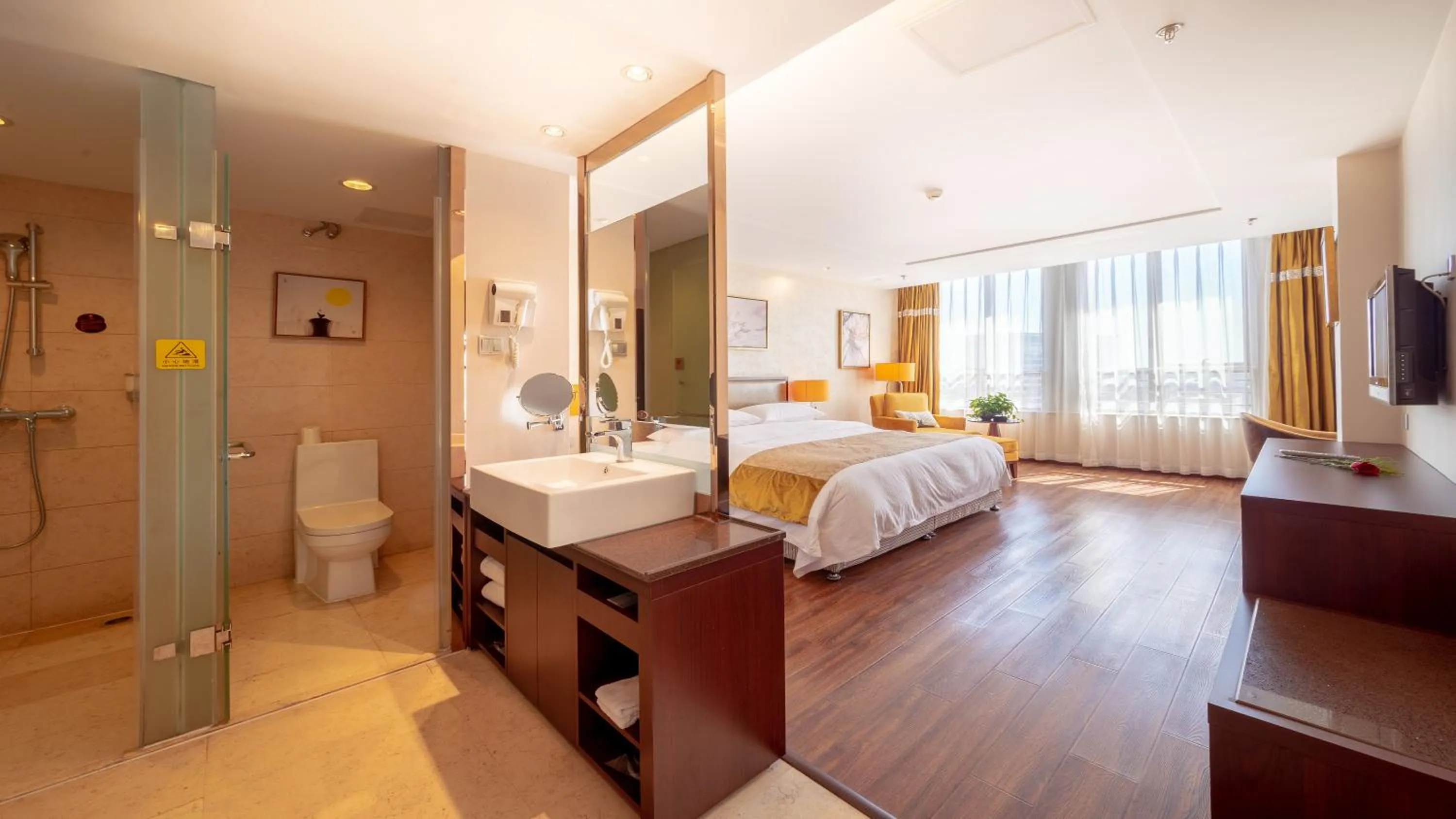 Photo of the whole room, Bed in Beijing Sunflower Hotel--Beijing Universal Studios Resort