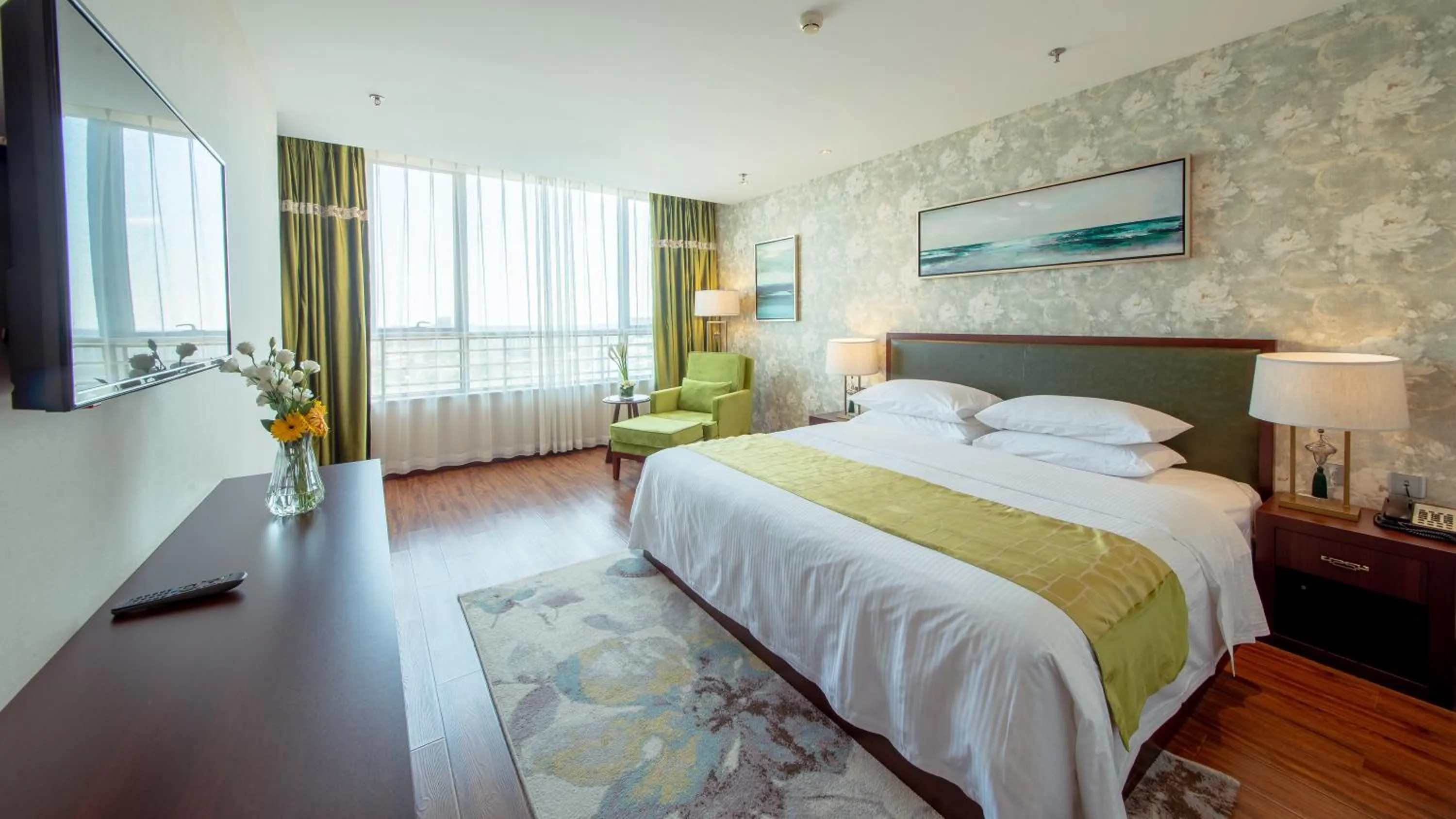 Bedroom, Bed in Beijing Sunflower Hotel--Beijing Universal Studios Resort