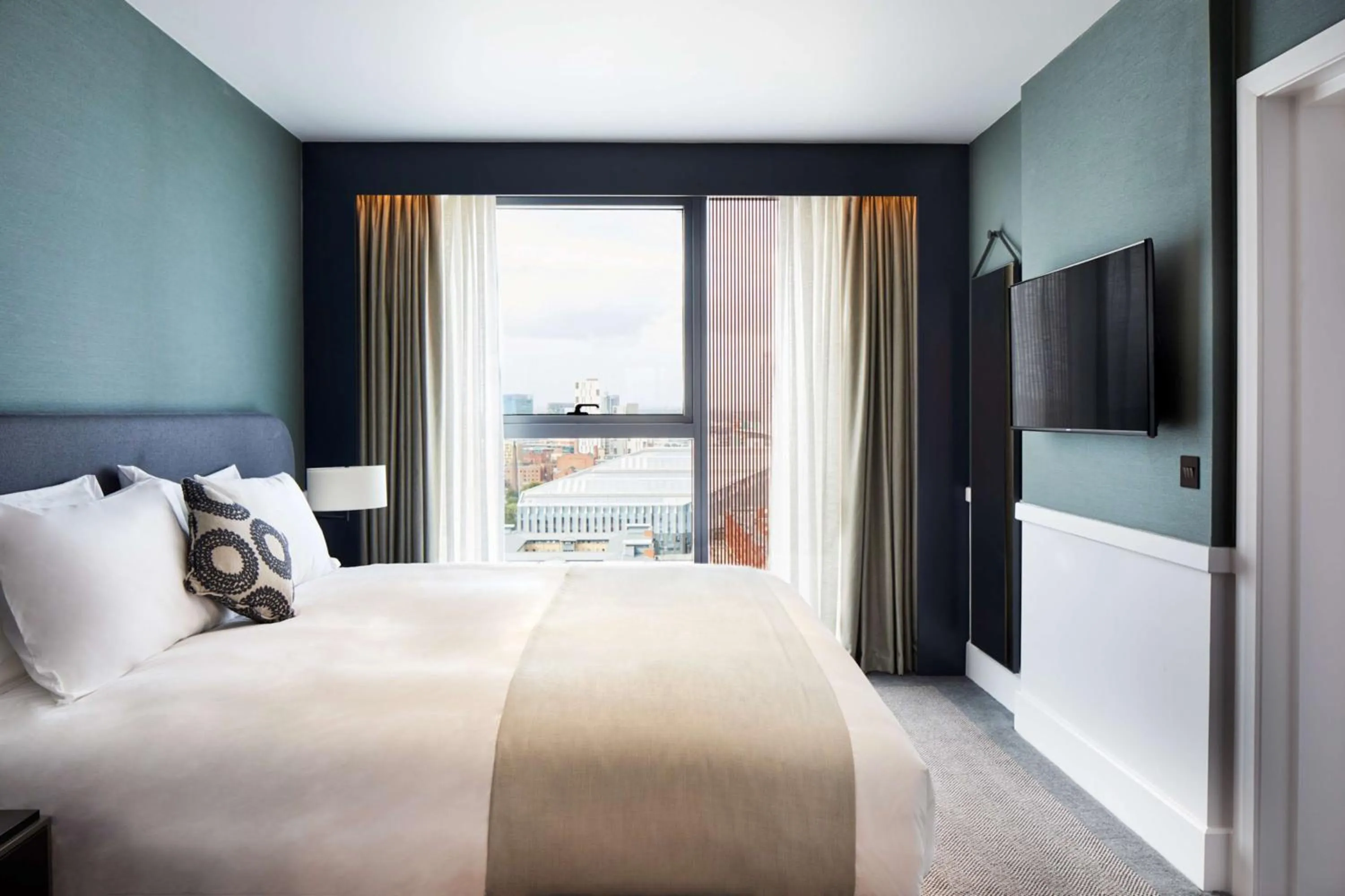 One-Bedroom King Suite with Sofa Bed - single occupancy in Hyatt House Manchester - Aparthotel